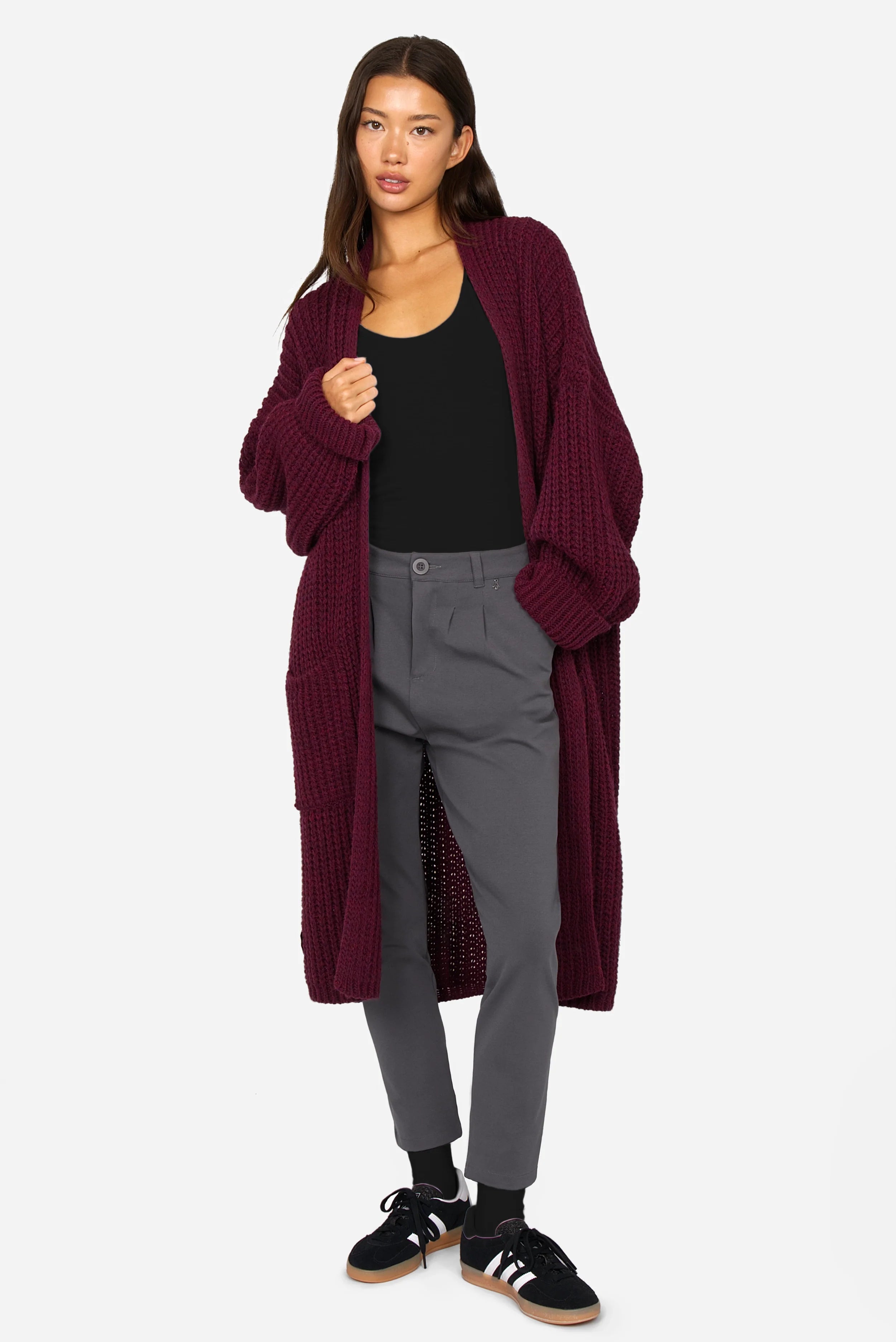 Heelena Tapered Pants knitterarm in soften Stoff mit mittlerer Bundhöhe und tapered Leg in zwei Längen