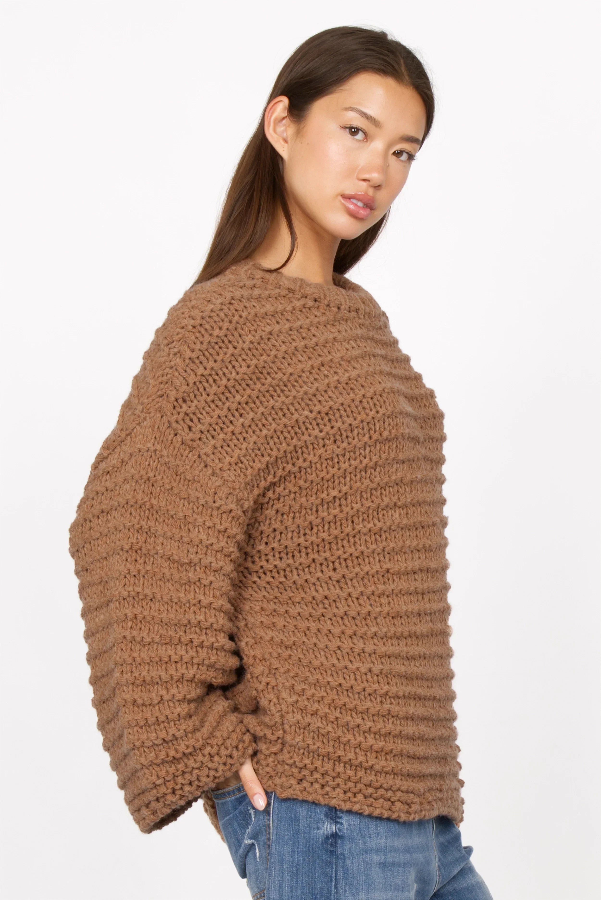 VAILE Oversized Grobstrick Pullover in braun mit Rundhalsausschnitt, kastiger Silhouette und weitem Schnitt