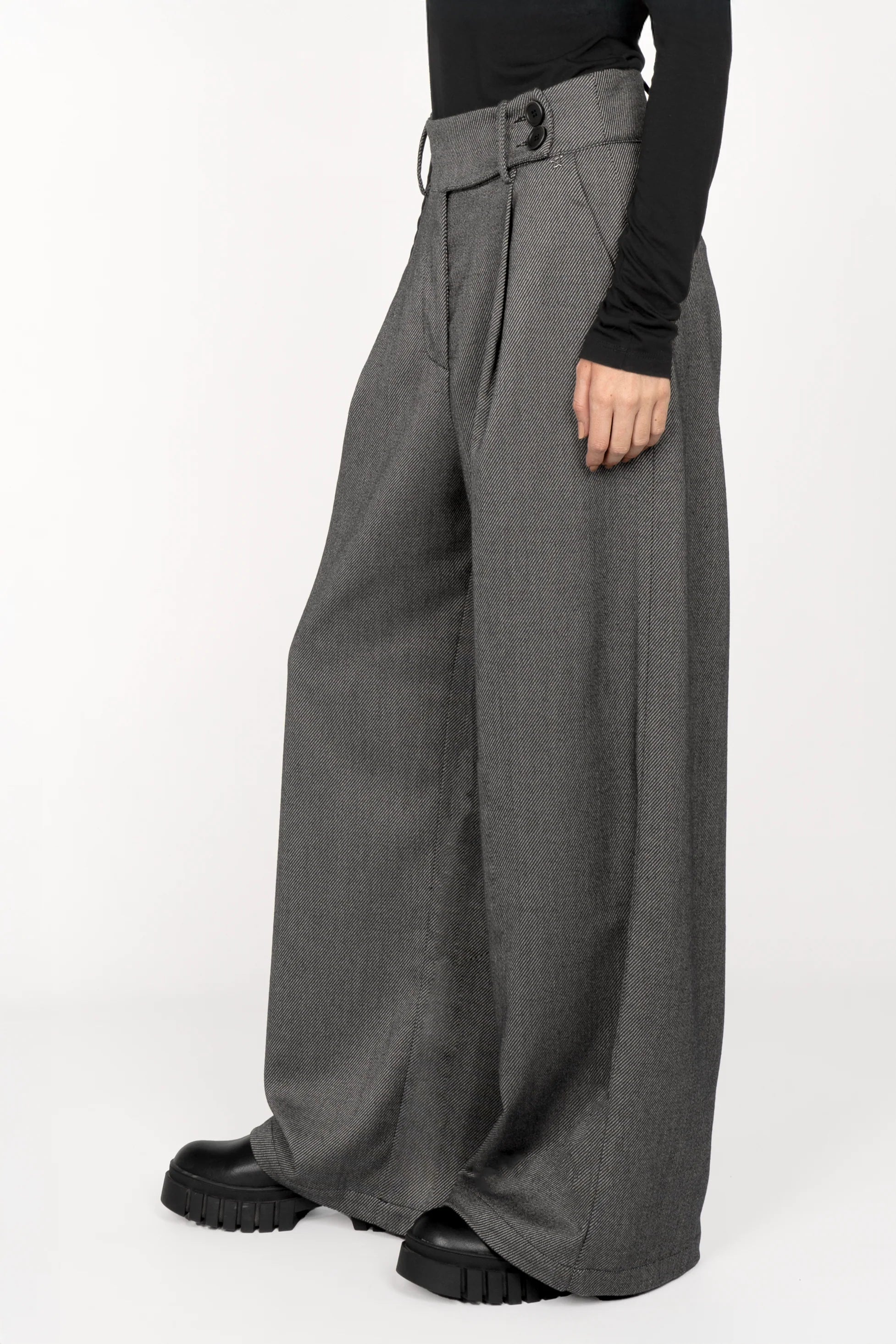 RYONI Marlene-Hose wide-leg high-waist gray trousers with asymmetric buttoned waistband and side pockets