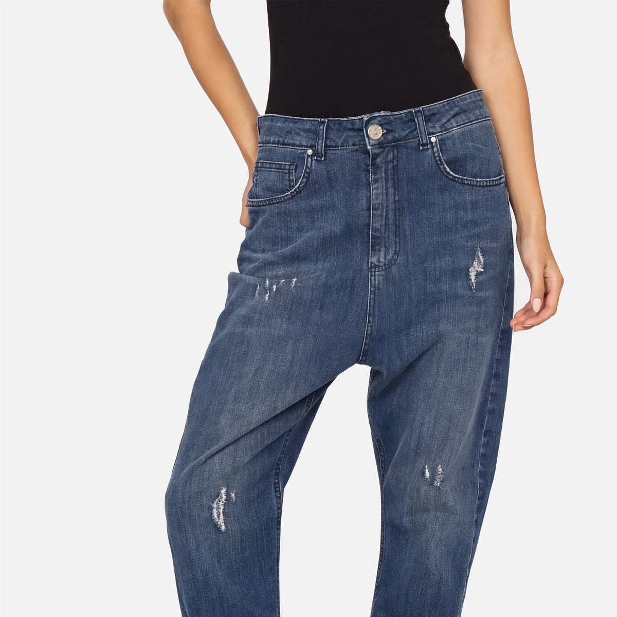 Lockere Jeany Baggy Jeans mit tiefem Schritt und destroyed Waschung in Mittelblau
