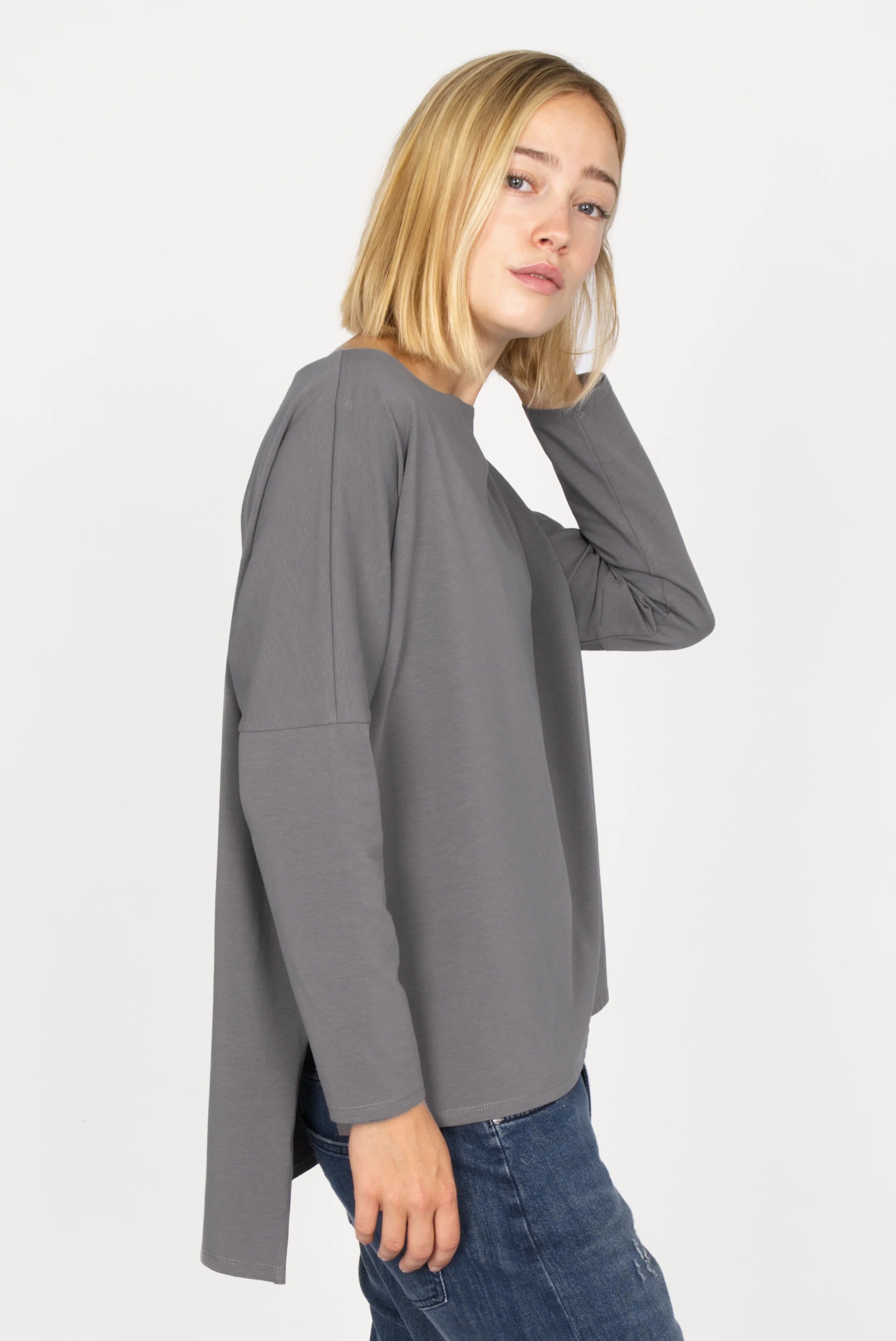 Damen AMALEA Relaxed Fit Longsleeve aus Baumwolljersey mit U-Boot Ausschnitt und seitlichen Schlitzen