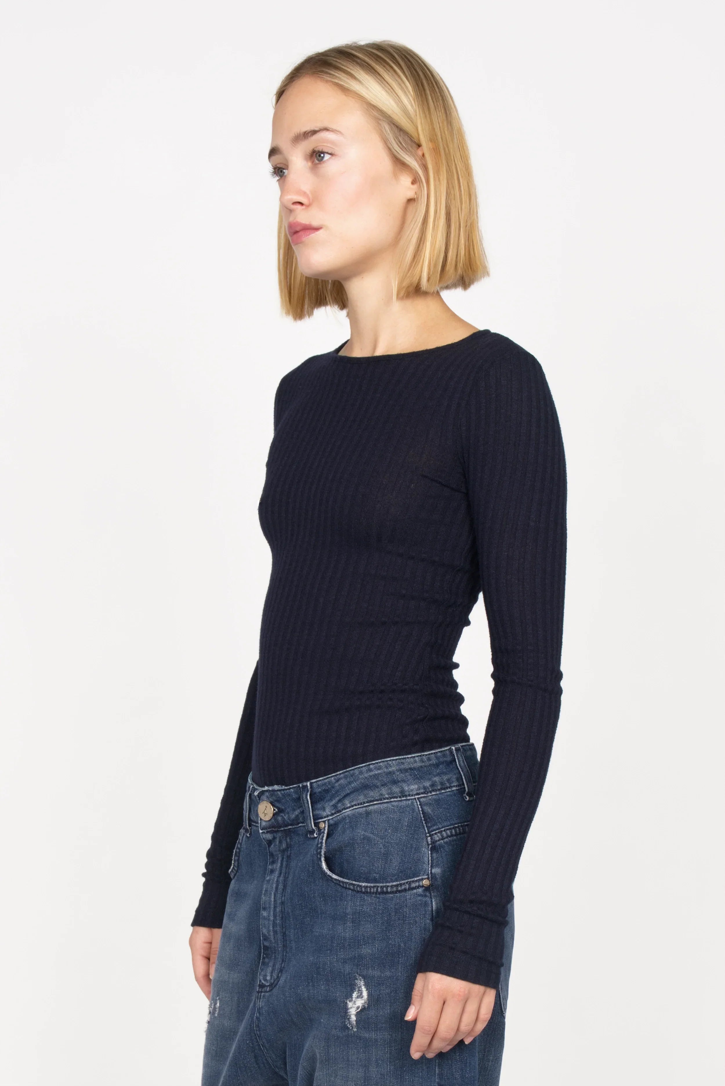 BETTIE Longsleeve navy slim fit ribbed fine knit with extra long sleeves and round neckline