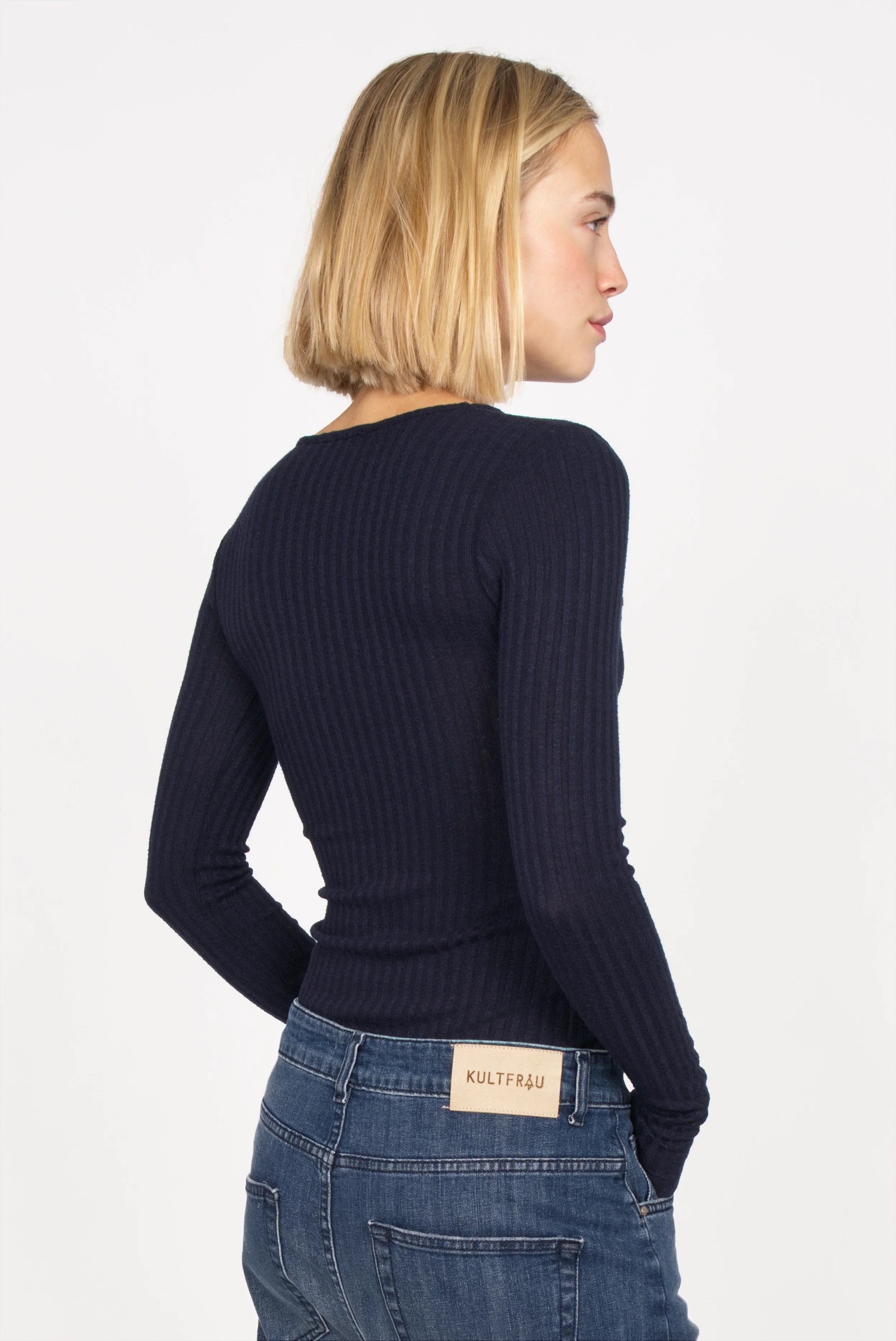 Figurbetontes BETTIE Longsleeve aus feinem Rippstrick in Dunkelblau mit extra langen Ärmeln