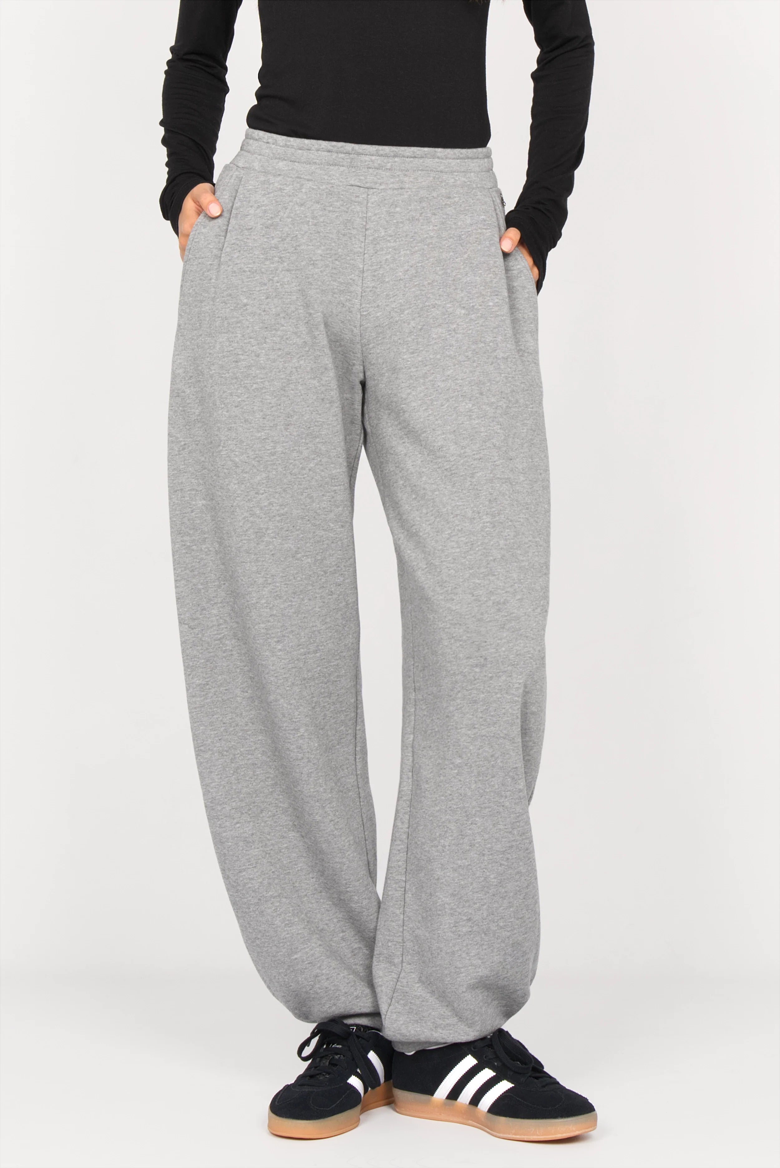 ELVEA O-Shape Sweathose relaxed fit gray sweatpants with elastic waistband and side pockets