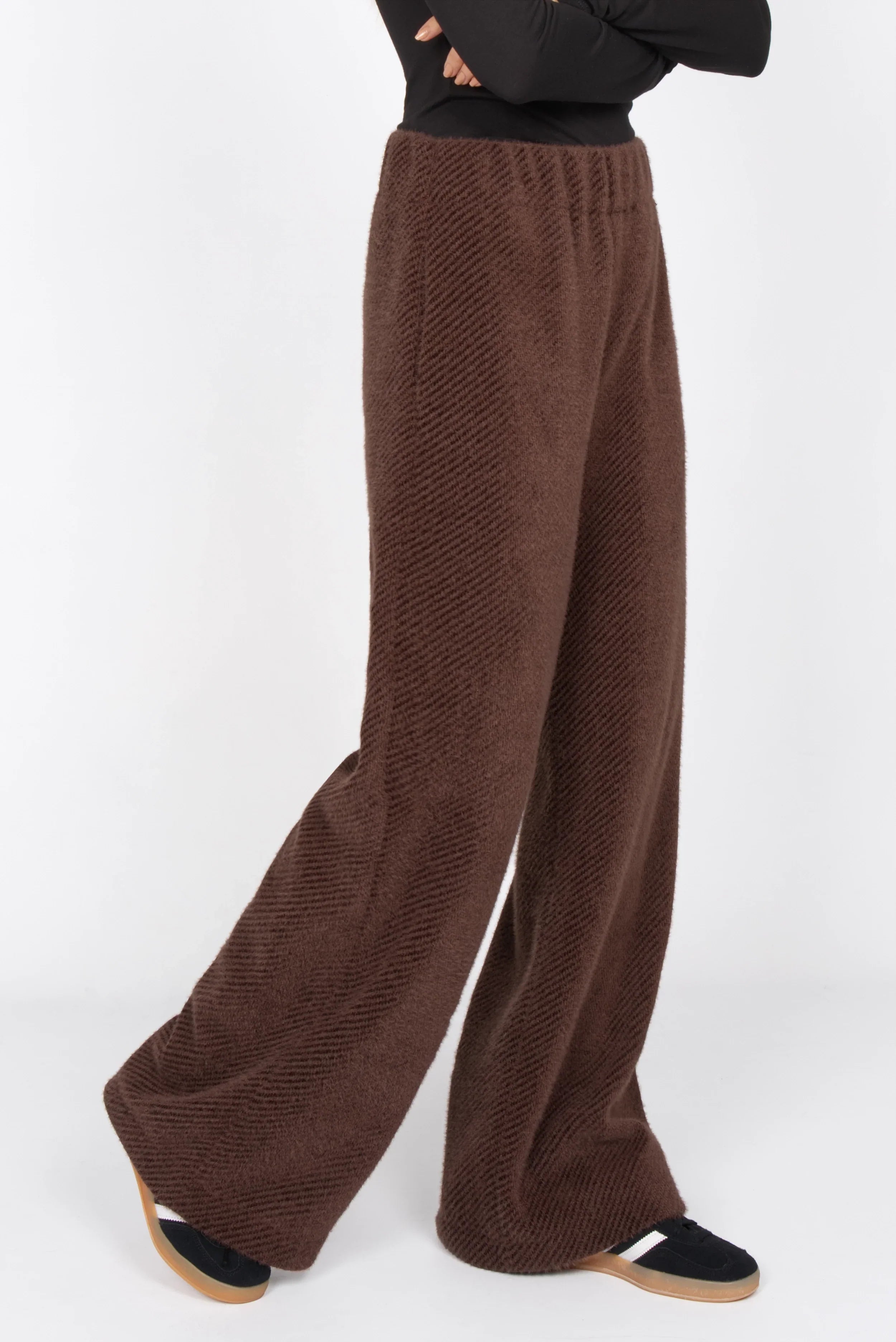 KELYA Wide Leg Hose brown relaxed fit pants with elastic waistband and side pockets
