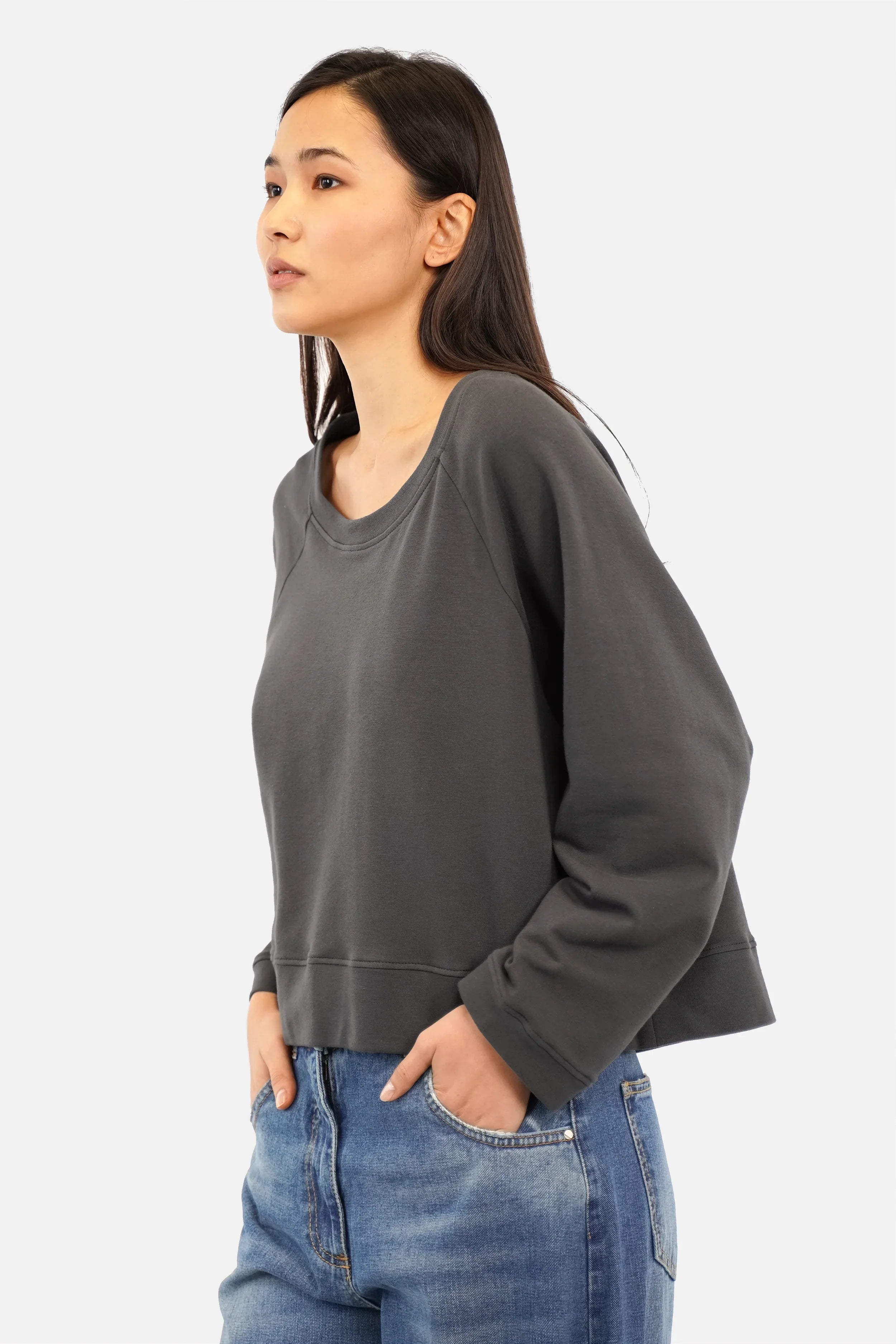 ADEA Sweater Damen Rundhalsausschnitt Raglanärmel Oversize Passform, abgerundeter Saum, ton-in-ton Logo-Stickerei, verkürzte Länge