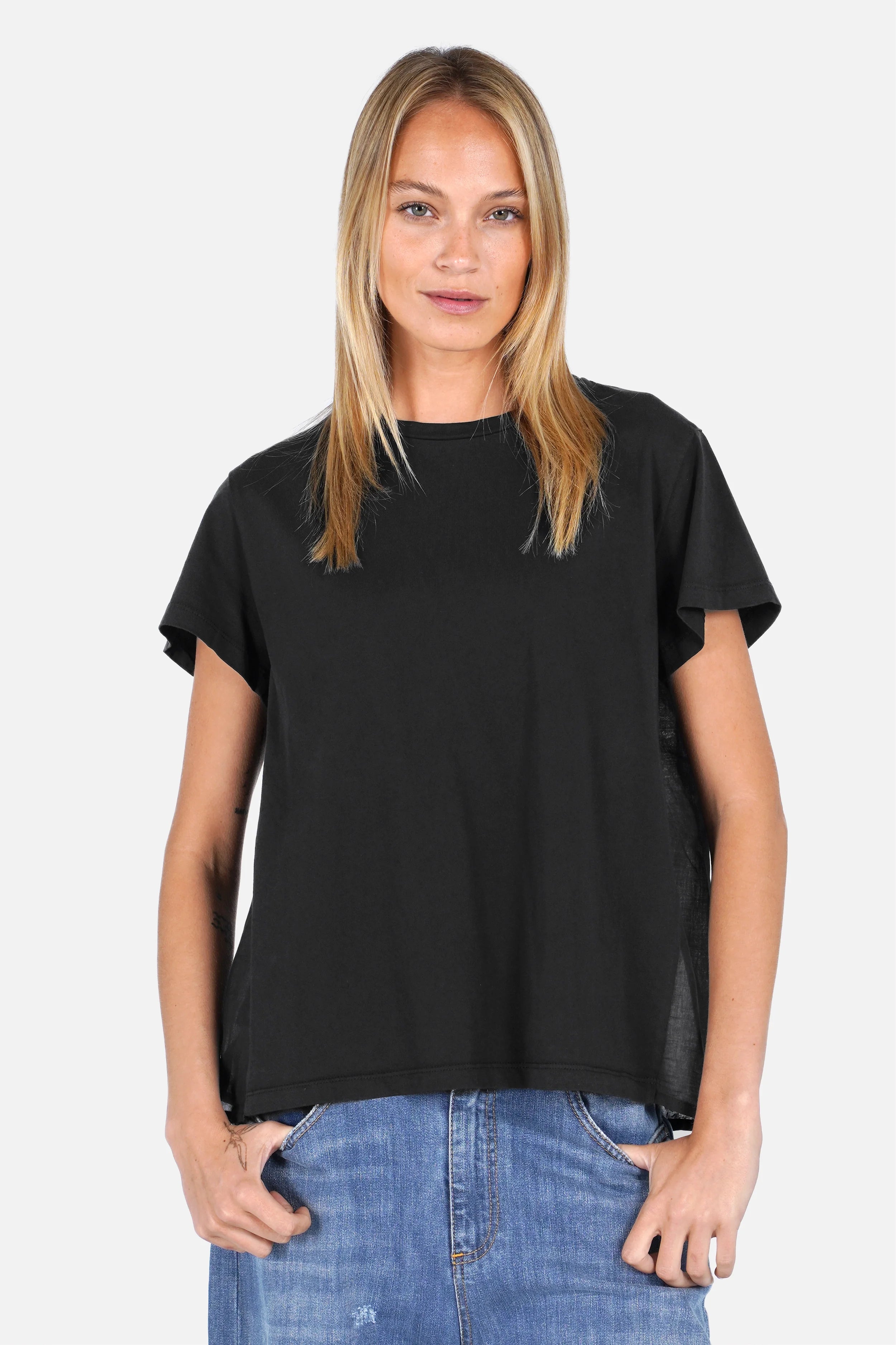 AKIKA T-Shirt aus fließendem Jersey mit Rundhalsausschnitt und Rüschen-Smoking hinten, Baumwoll-Voile und Relaxed Fit