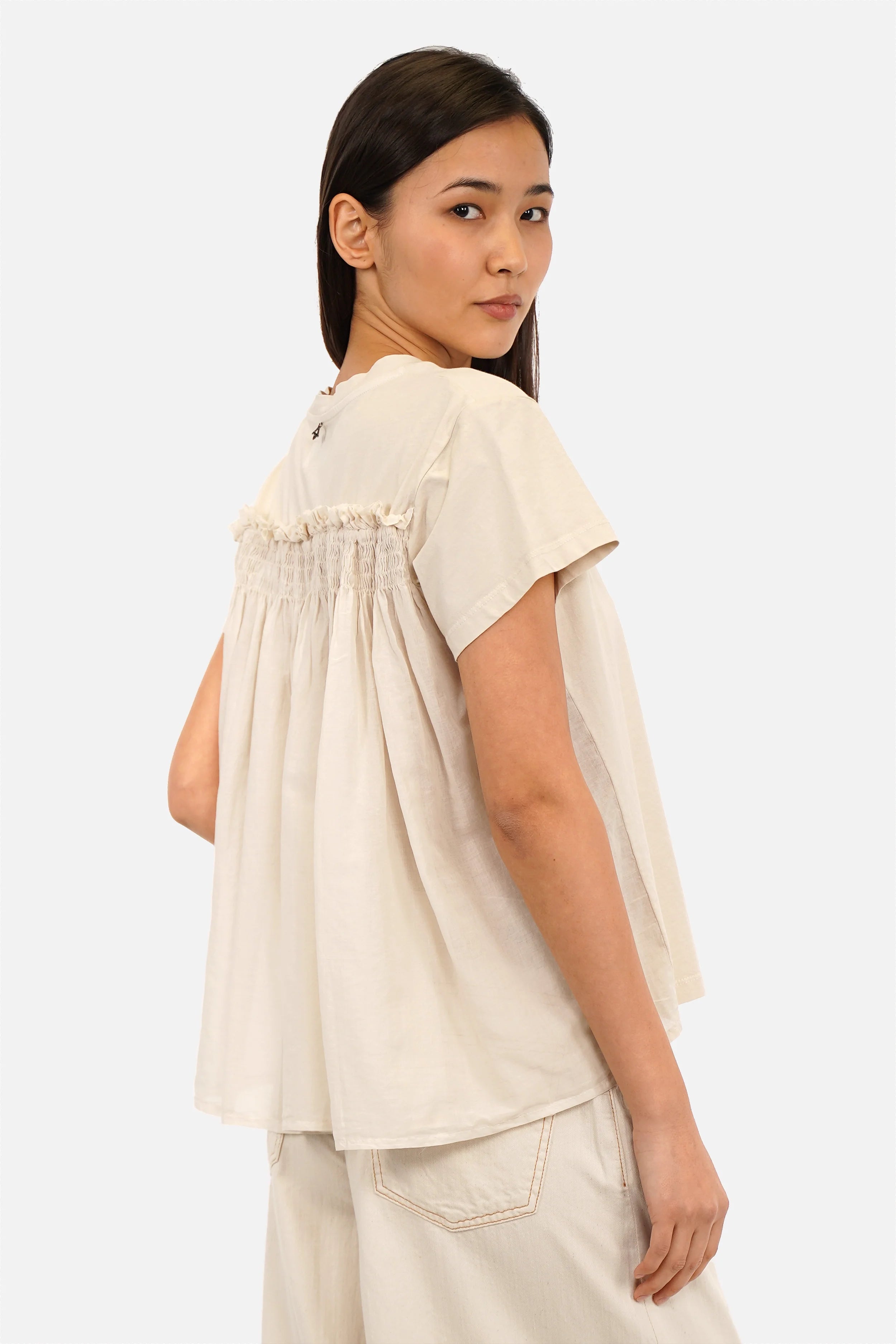 AKIKA T-Shirt mit rundem Ausschnitt, Smokdetail und Baumwoll-Voile in Relaxed Fit