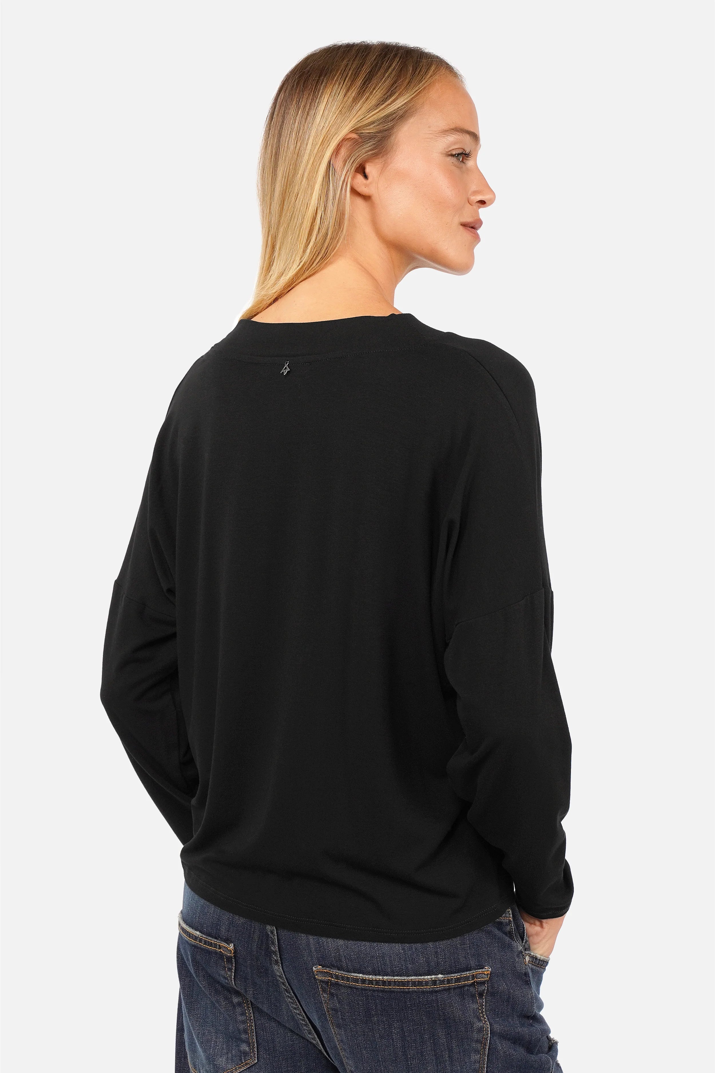 Longsleeve aus leichtem Viskose-Jersey mit elastischem Stoff und überschnittenen Schultern