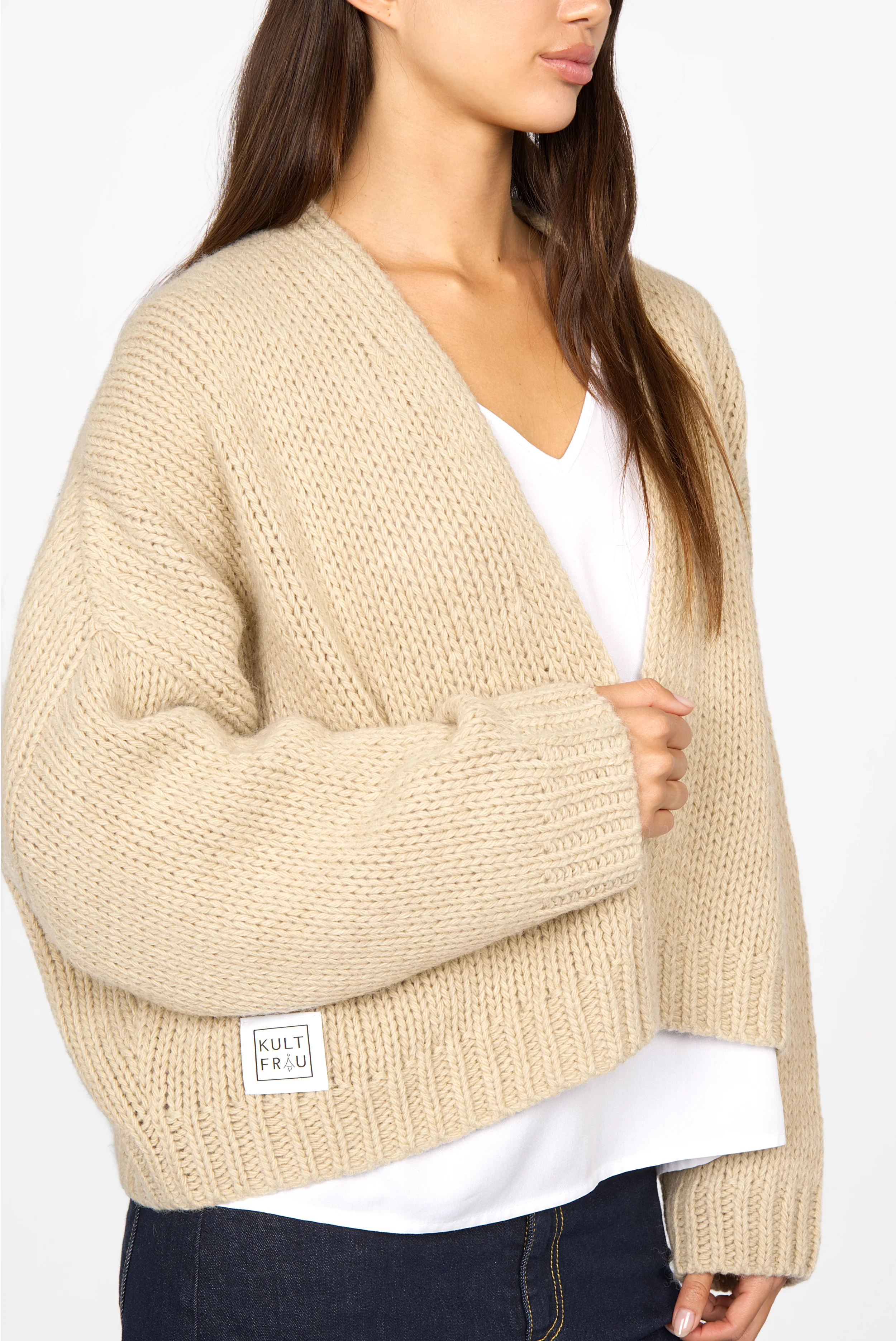ALIXA Cropped Strickcardigan beige chunky knit wool blend with shawl collar and oversized fit