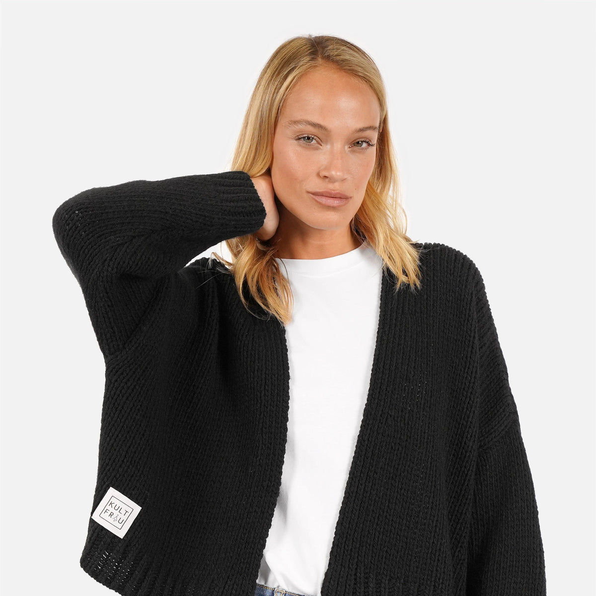 Cardigan court ALIXA en maille ; coupe courte, devant ouvert, coupe ample