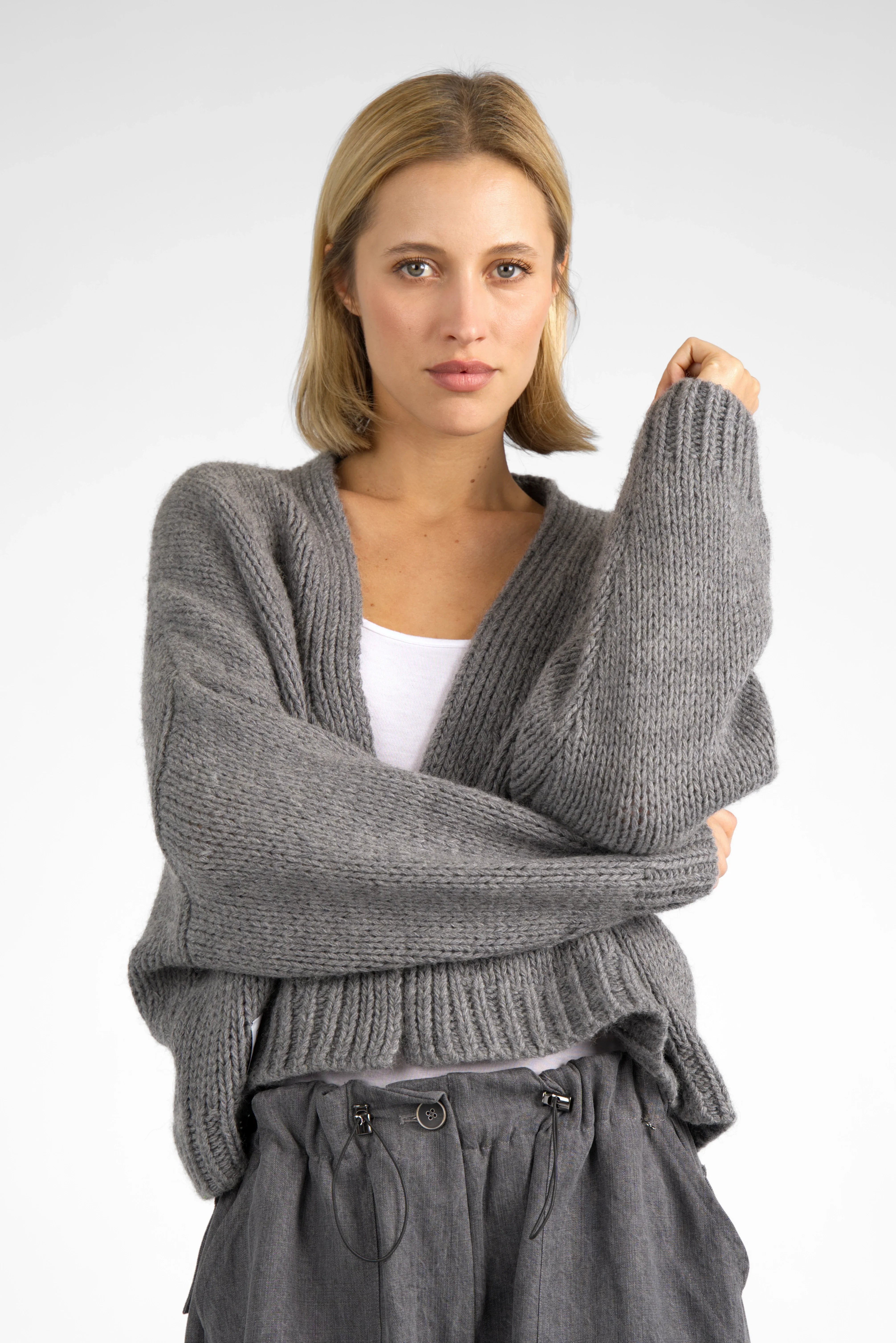 ALIXA Cropped Strickcardigan grey oversized knit open front sweater with ribbed cuffs and shawl collar