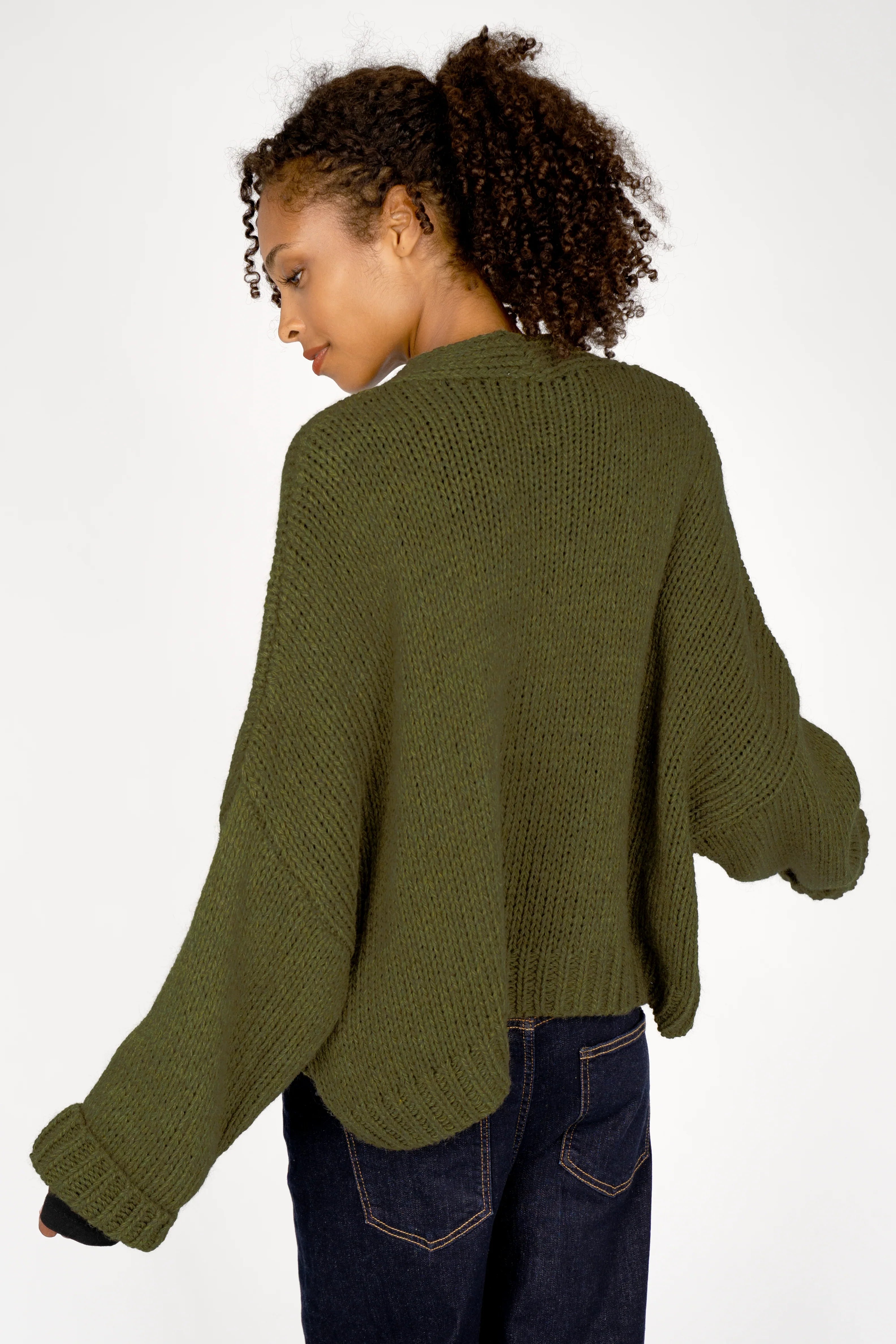 ALIXA Cropped Strickcardigan in olive green with loose fit and ribbed cuffs modeling back view