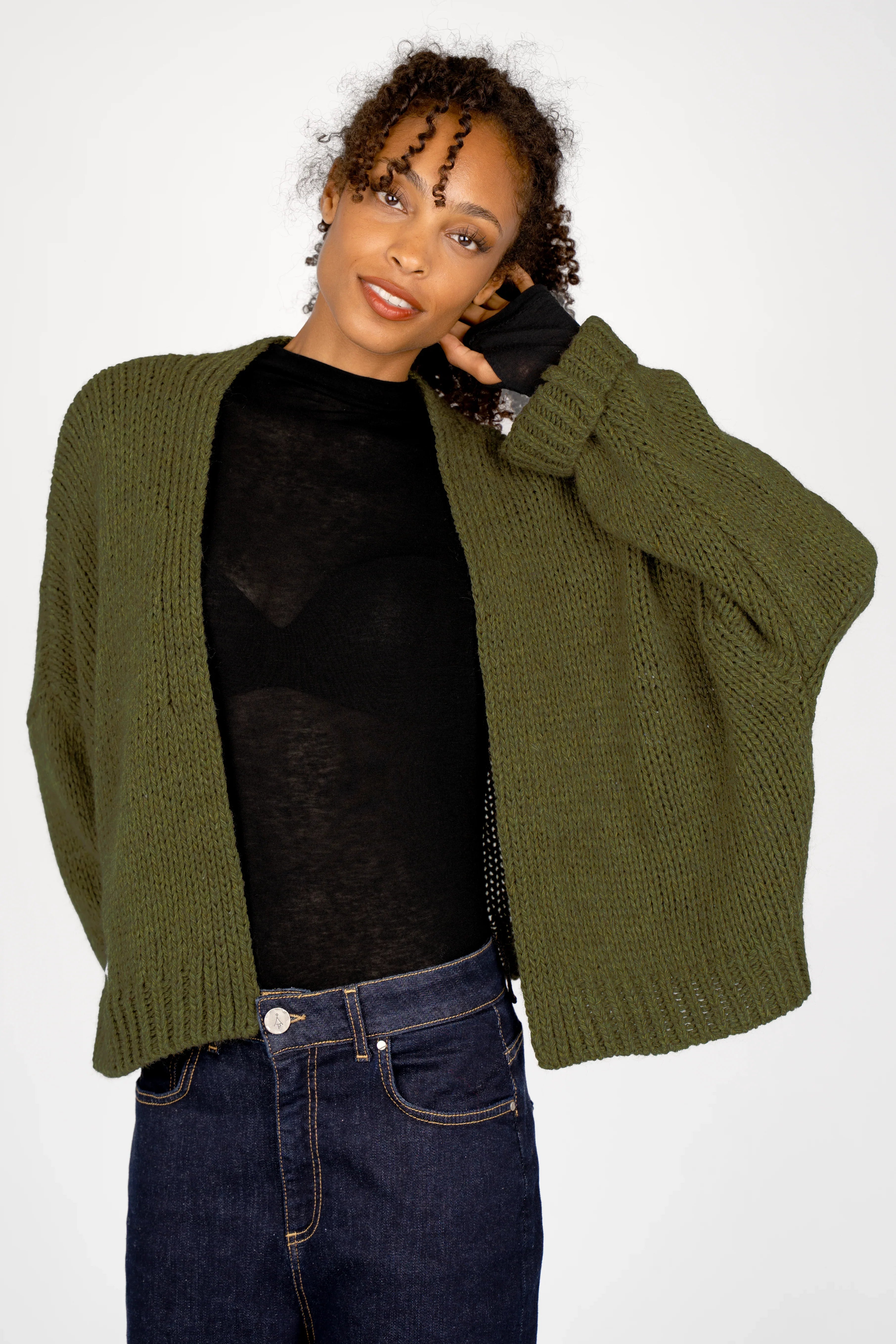 ALIXA Cropped Strickcardigan in olive green with oversized fit and ribbed cuffs worn open by model