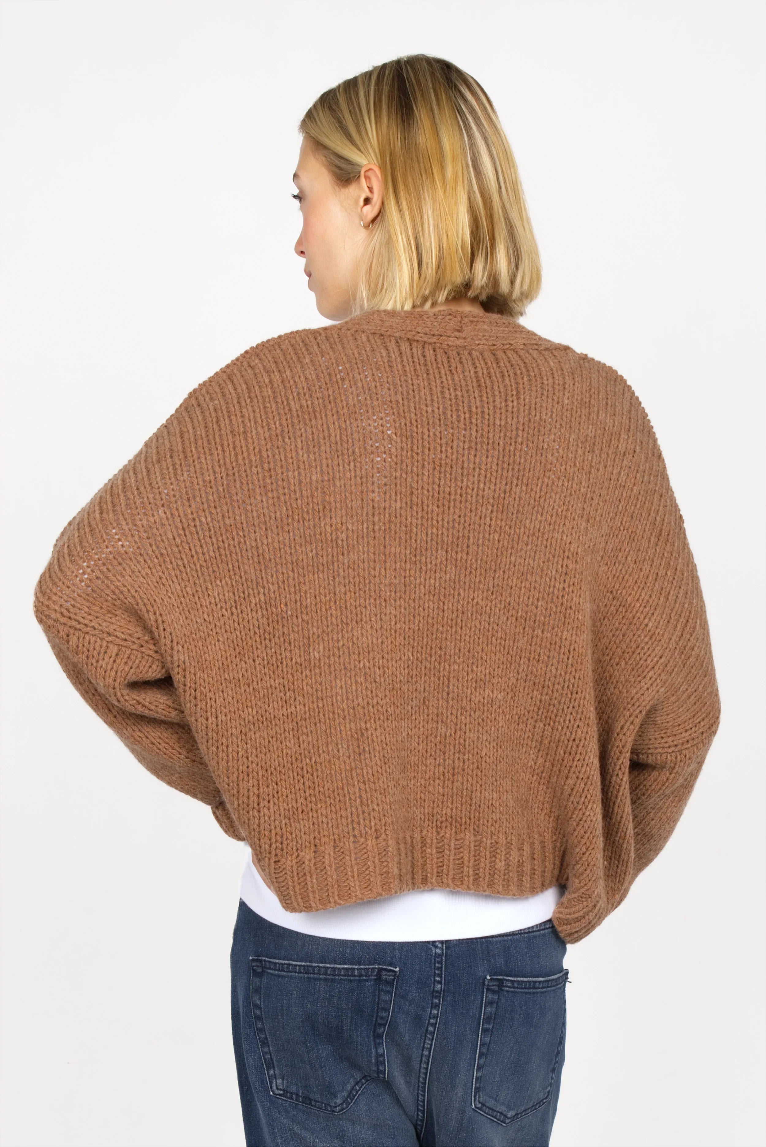 ALIXA Cropped Strickcardigan brauner Oversize Strickcardigan mit Schalkragen und gerippten Abschlüssen