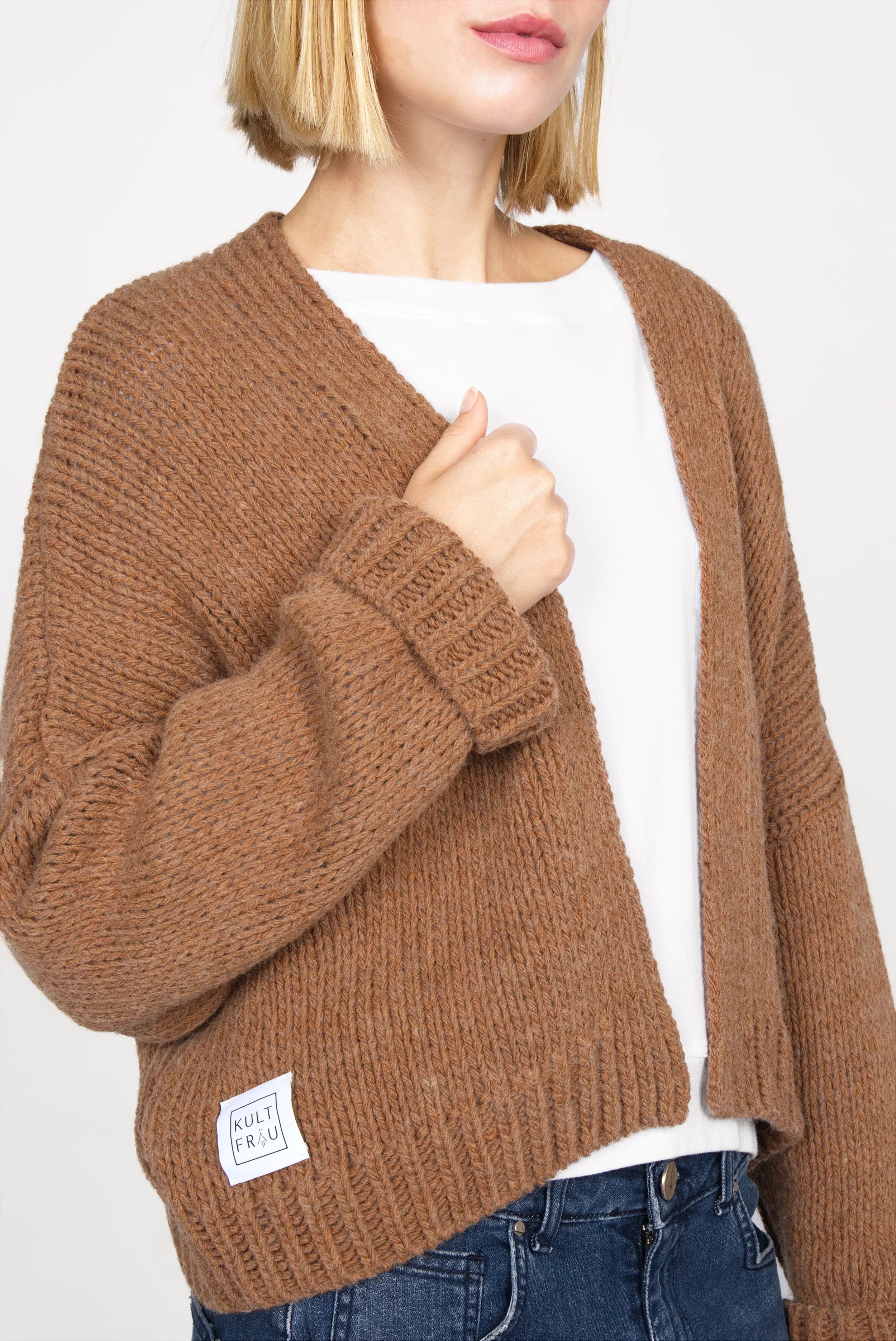 ALIXA Cropped Strickcardigan brauner Oversize Strickcardigan mit Schalkragen und Rippenabschlüssen