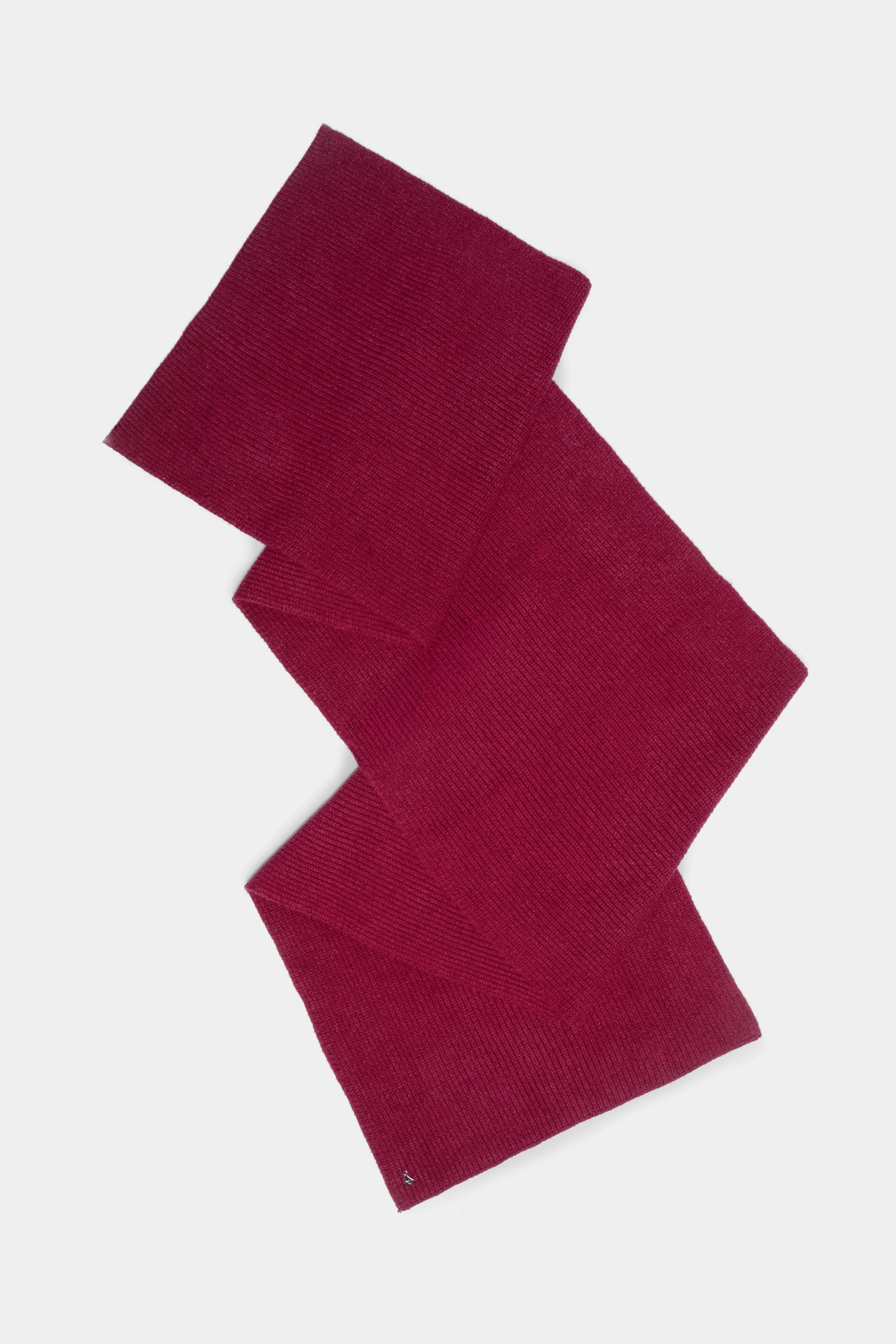 Gerippter Schal aus weichem Viskose-Mix in dunklem Rot mit feiner Rippenstruktur