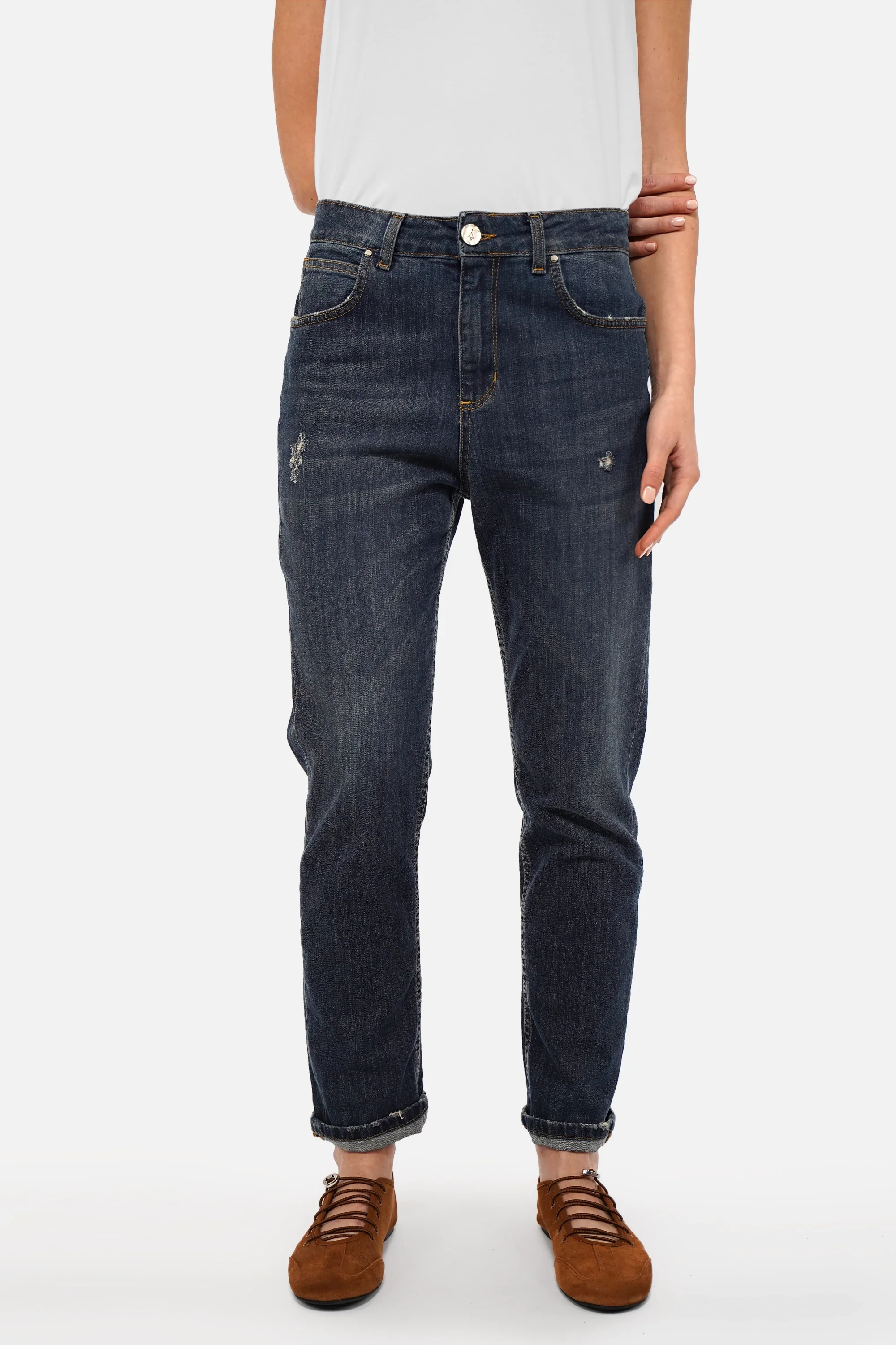 Dunkelblaue Boyfriend-Jeans mit mid waist und leicht zulaufendem Bein im 5-Pocket-Stil