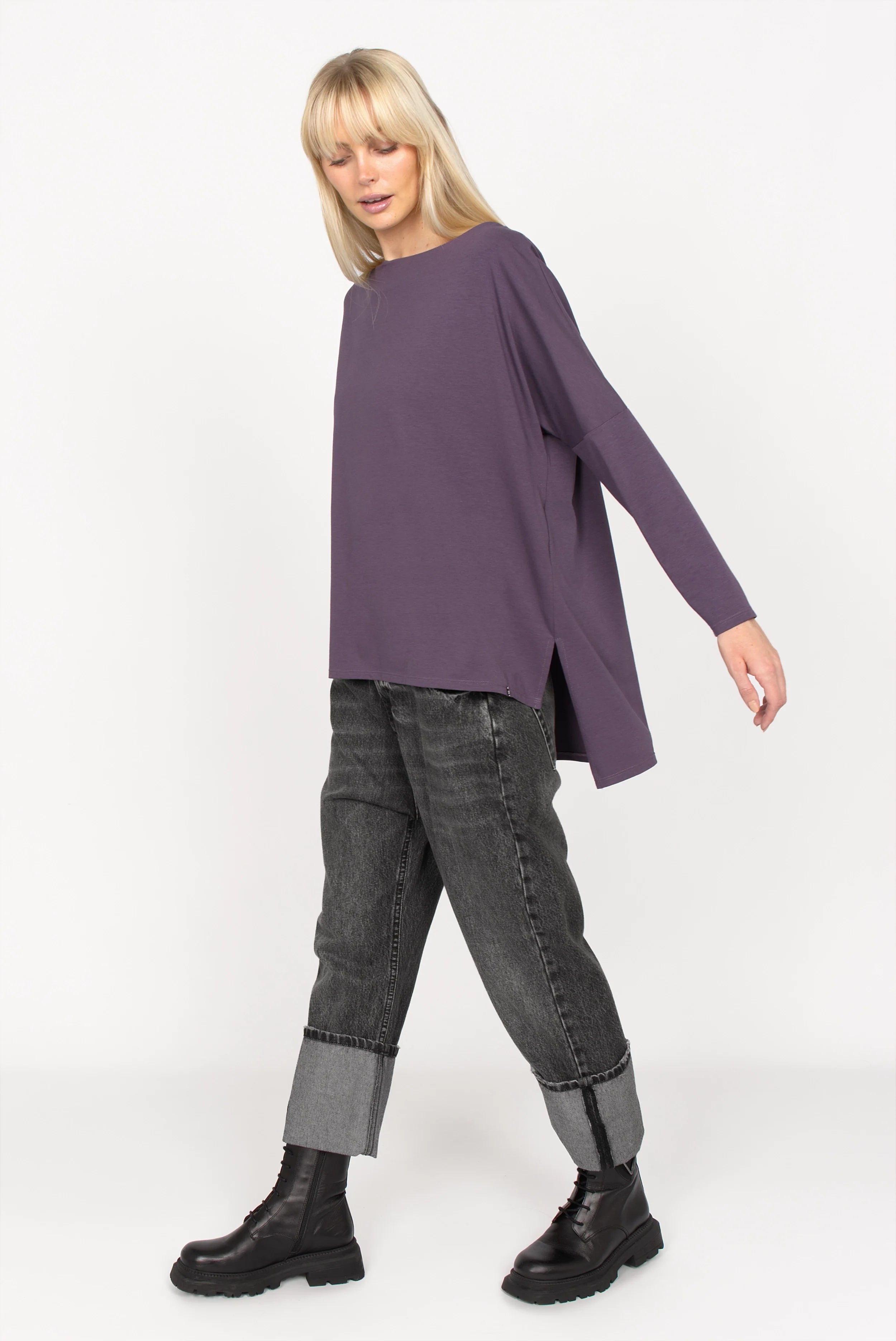 AMALEA Relaxed Fit Longsleeve mit U-Boot Ausschnitt und seitlichen Schlitzen aus weichem Baumwolljersey