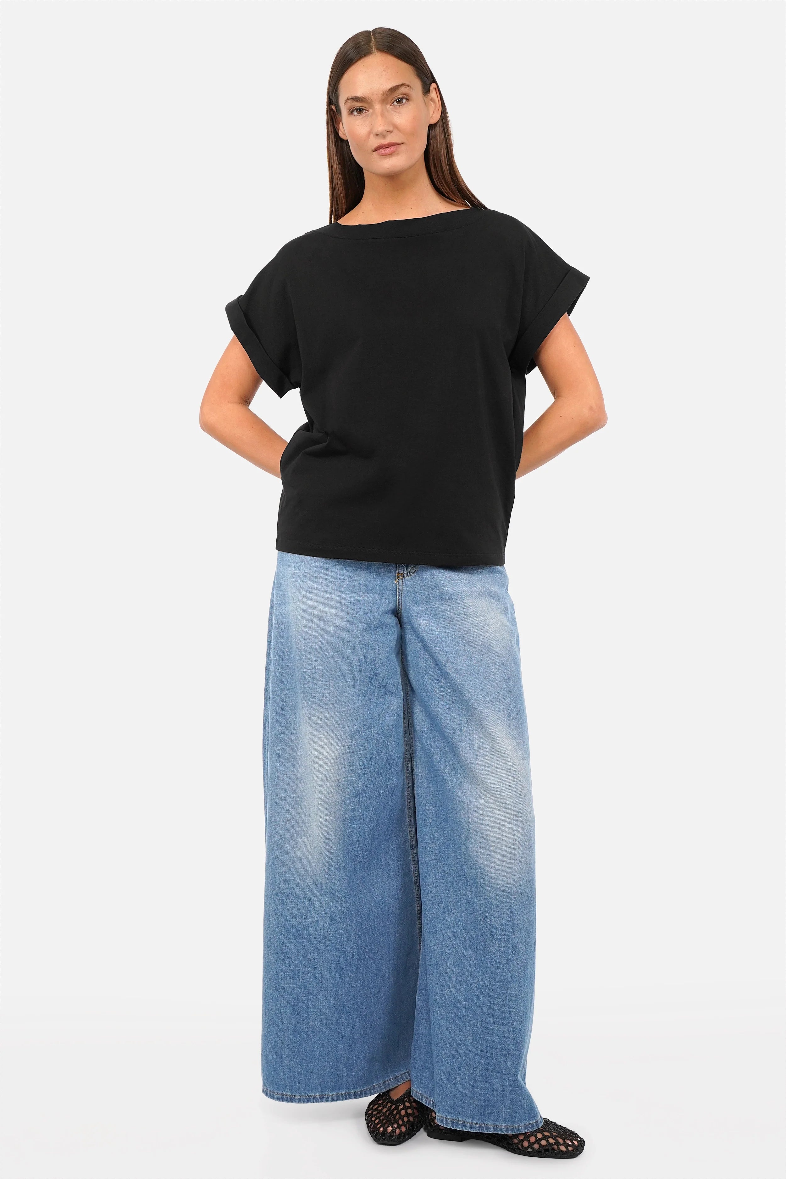 Annelia T-Shirt aus weichem Baumwolljersey mit U-Boot Ausschnitt und kastiger Passform in Regular Fit