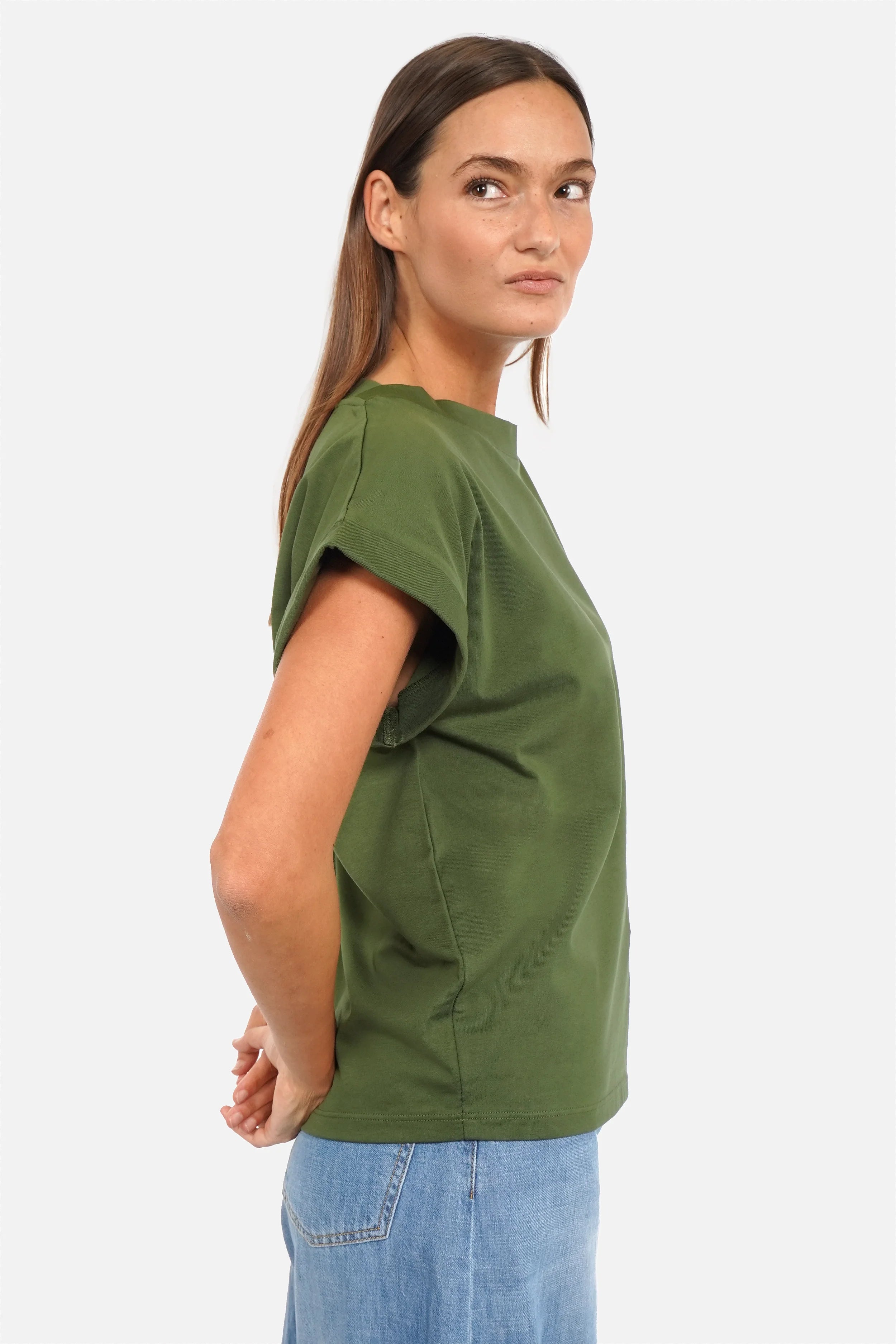 ANNELIA T-Shirt aus weichem Baumwolljersey mit U-Boot Ausschnitt und kurzem, umgeschlagenem Saum in Kastenform, Regular Fit