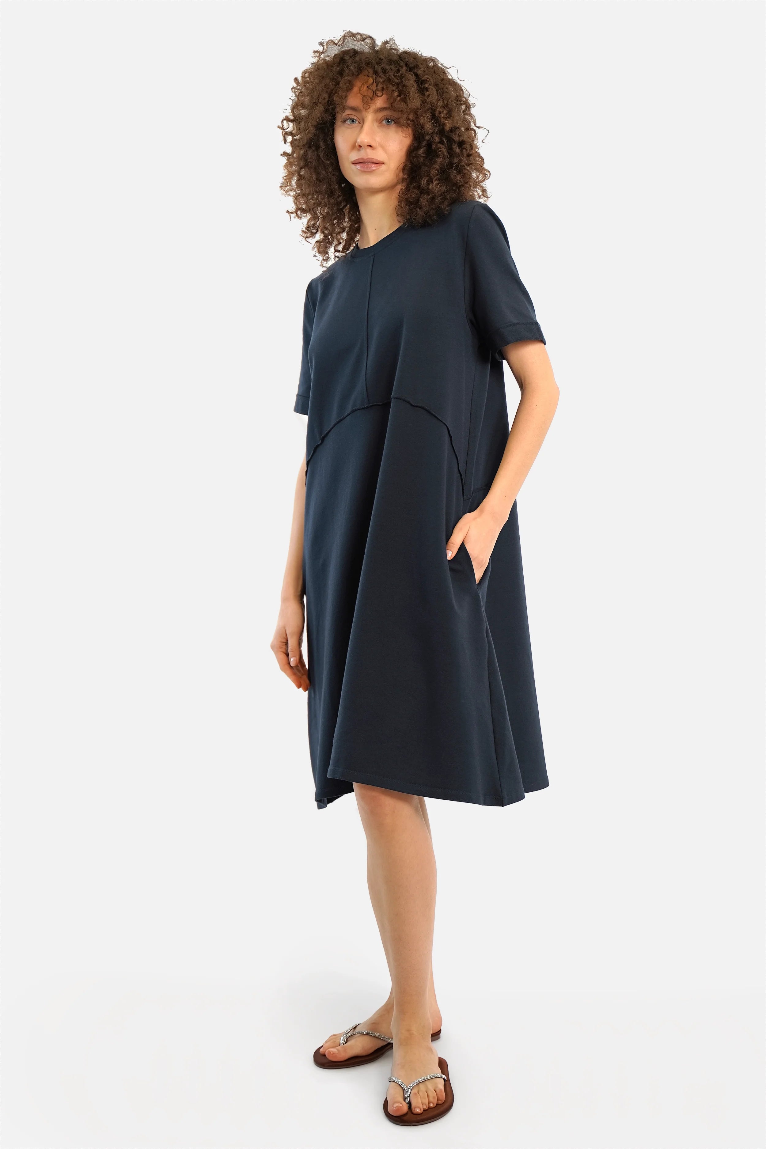 BABSI A-Linien Kleid aus hochwertigem Baumwolljersey mit Rundhalsausschnitt und seitlichen Eingriffstaschen