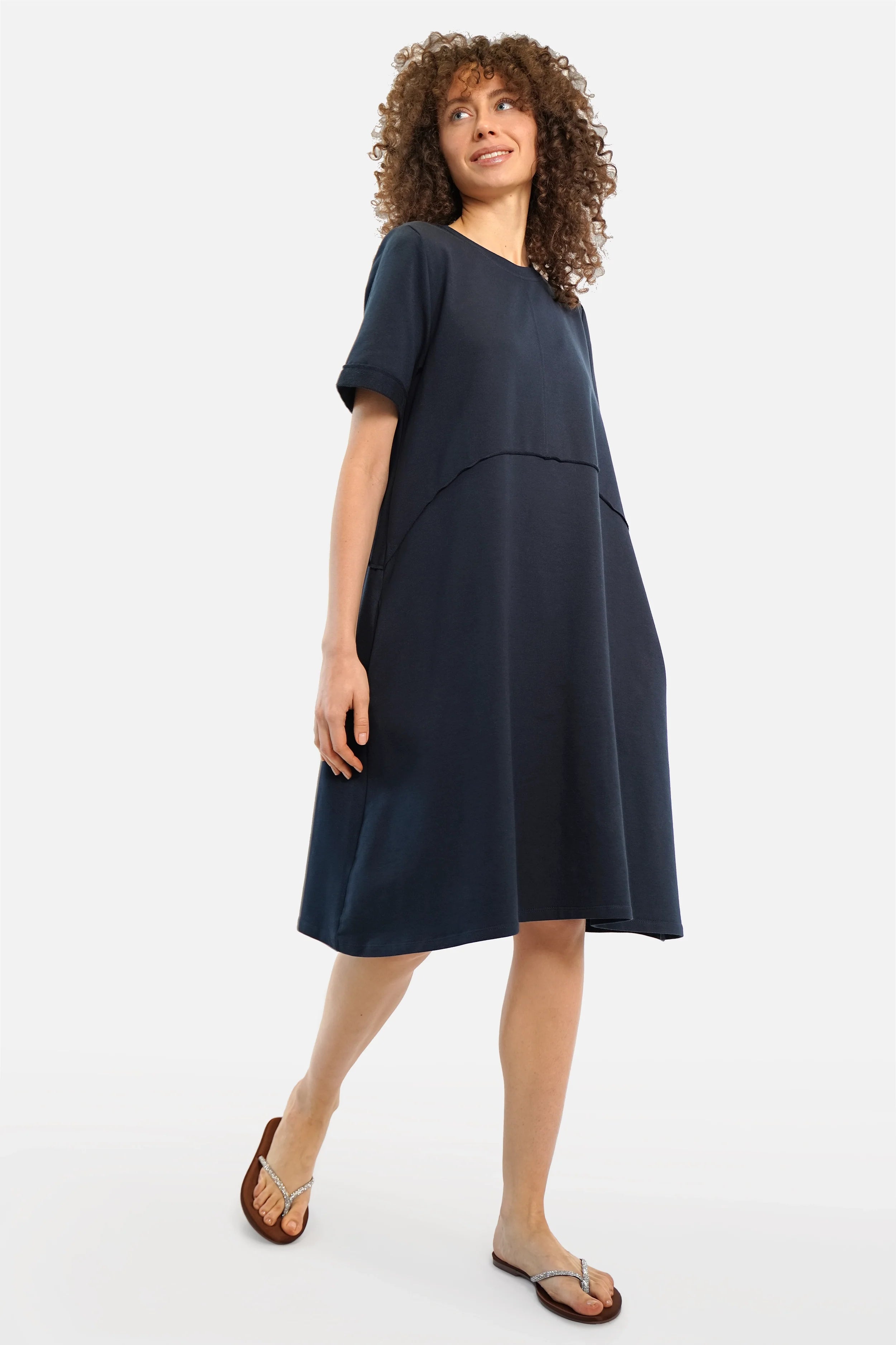 BABSI A-Linien Kleid aus hochwertigem Baumwolljersey mit Rundhalsausschnitt und seitlichen Eingriffstaschen in weitem Regular Fit