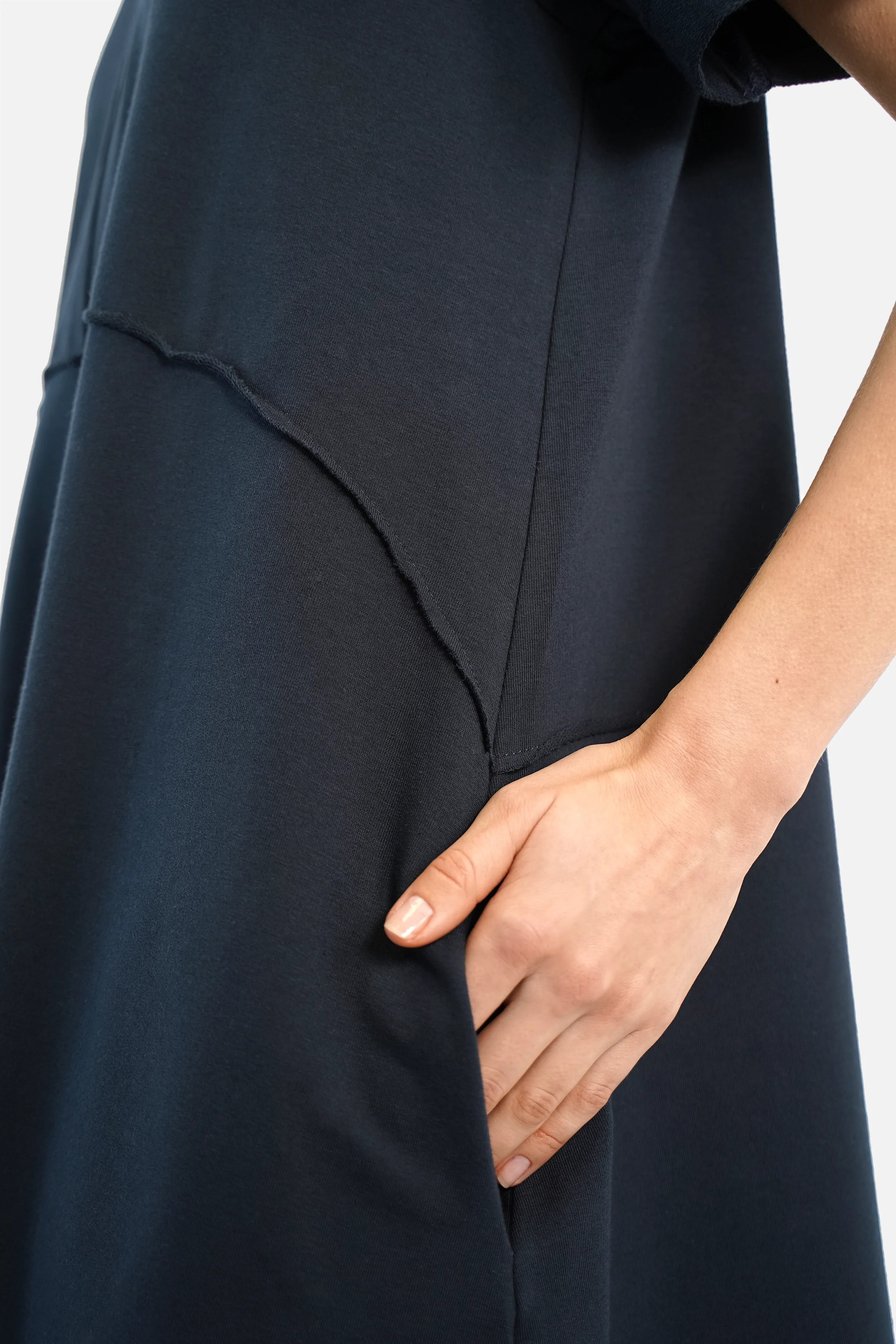 BABSI A-Linien Kleid aus hochwertigem Baumwolljersey mit Rundhalsausschnitt und seitlichen Eingriffstaschen in Regular Fit