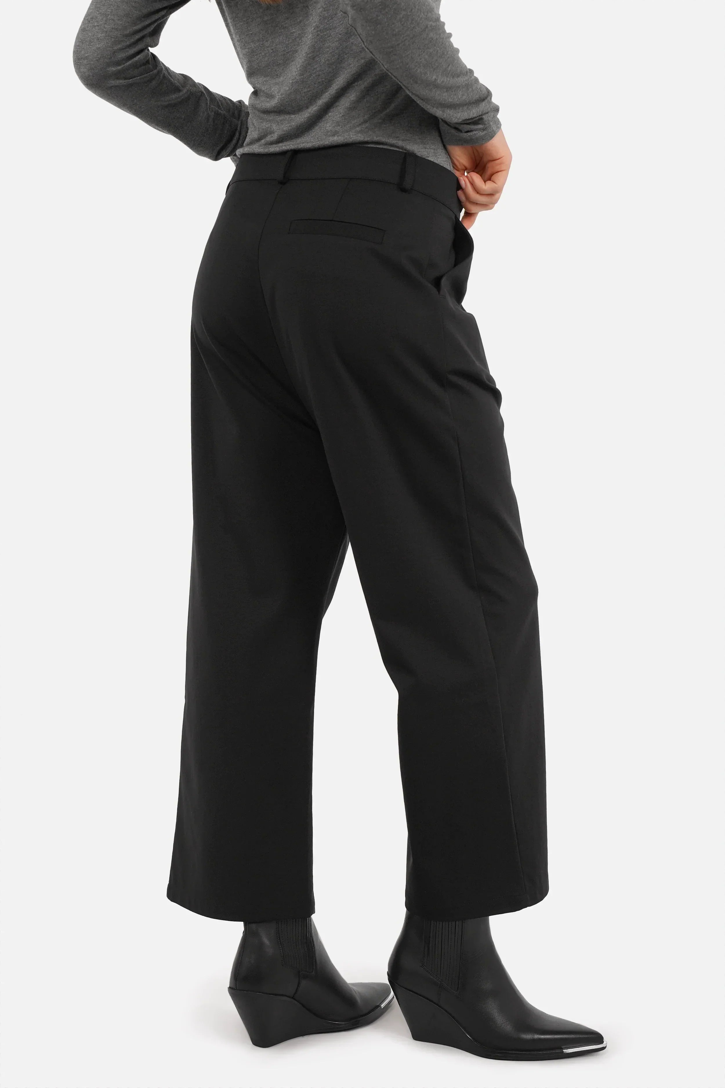 Beliebte BELDI Croppierte Hose in entspannter Passform mit knitterarmer Qualität und softer Haptik