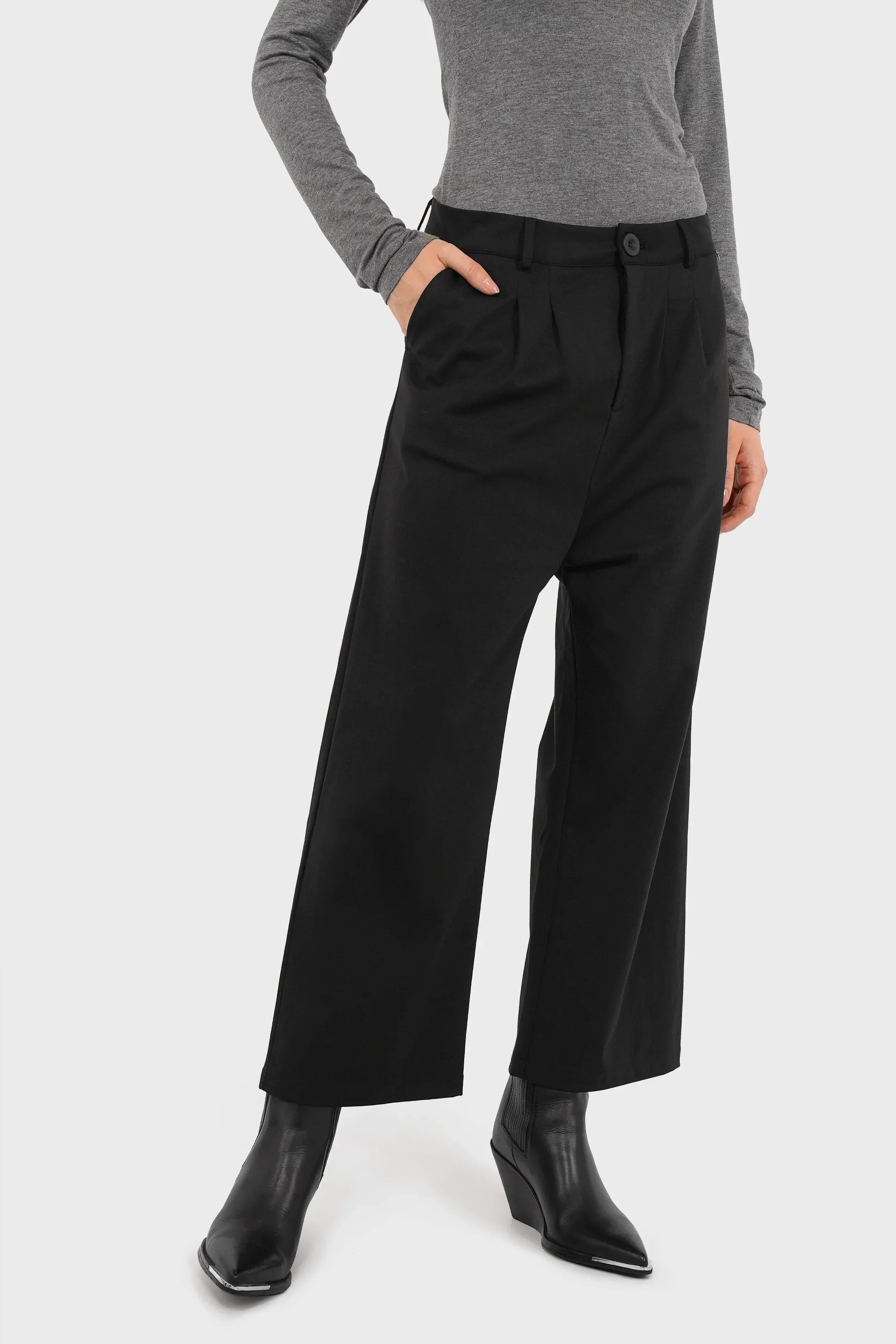 Cropped Relaxed Hose aus knitterarmer Qualität mit mittlerer Bundhöhe und verkürztem geradem Bein