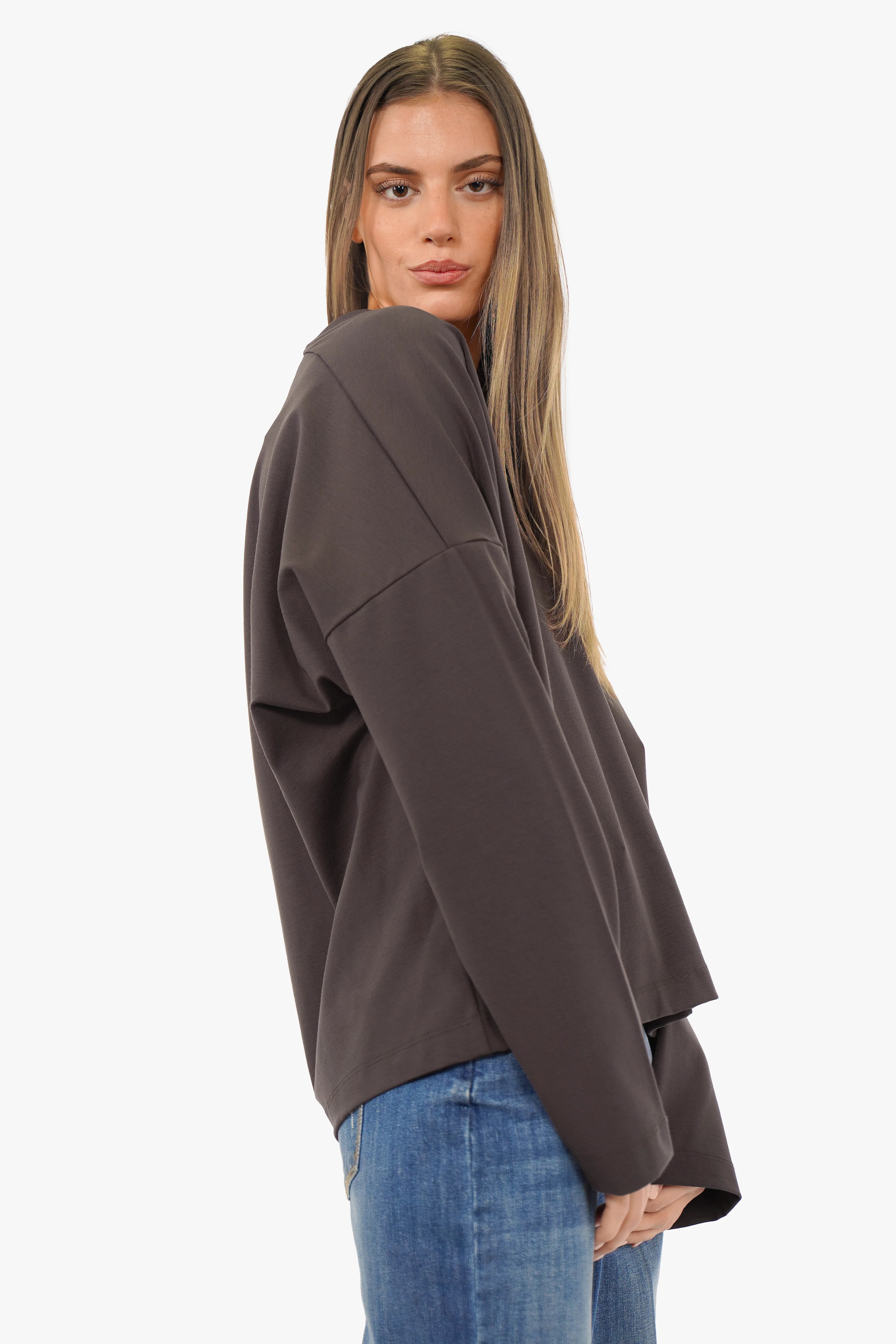 BERLEY Relaxed V-Neck Shirt in soft, wrinkle-resistant jersey with relaxed fit and extended back length