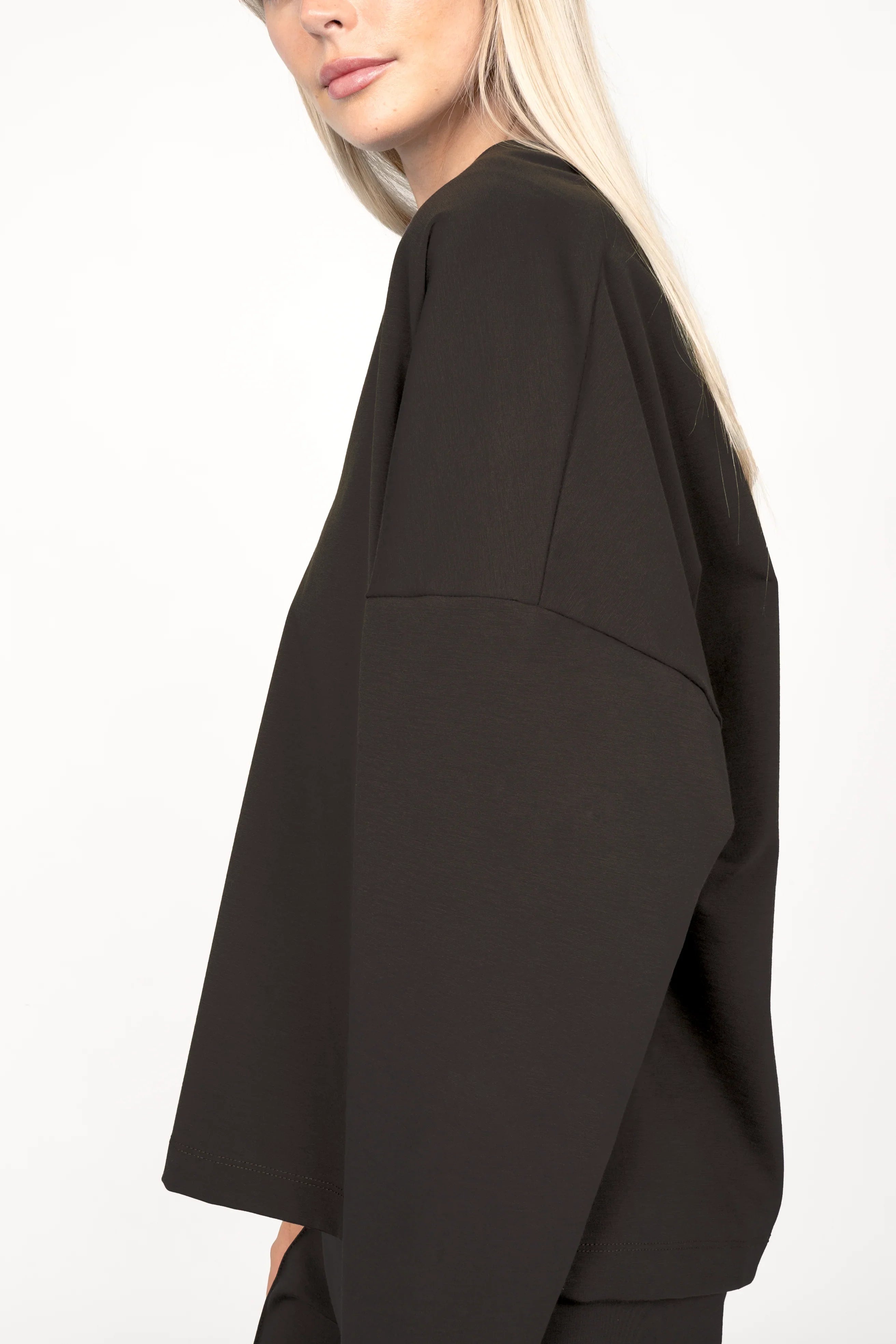 BERLEY Relaxed V-Neck Bluse black compact jersey blouse with relaxed fit and subtle front pleat