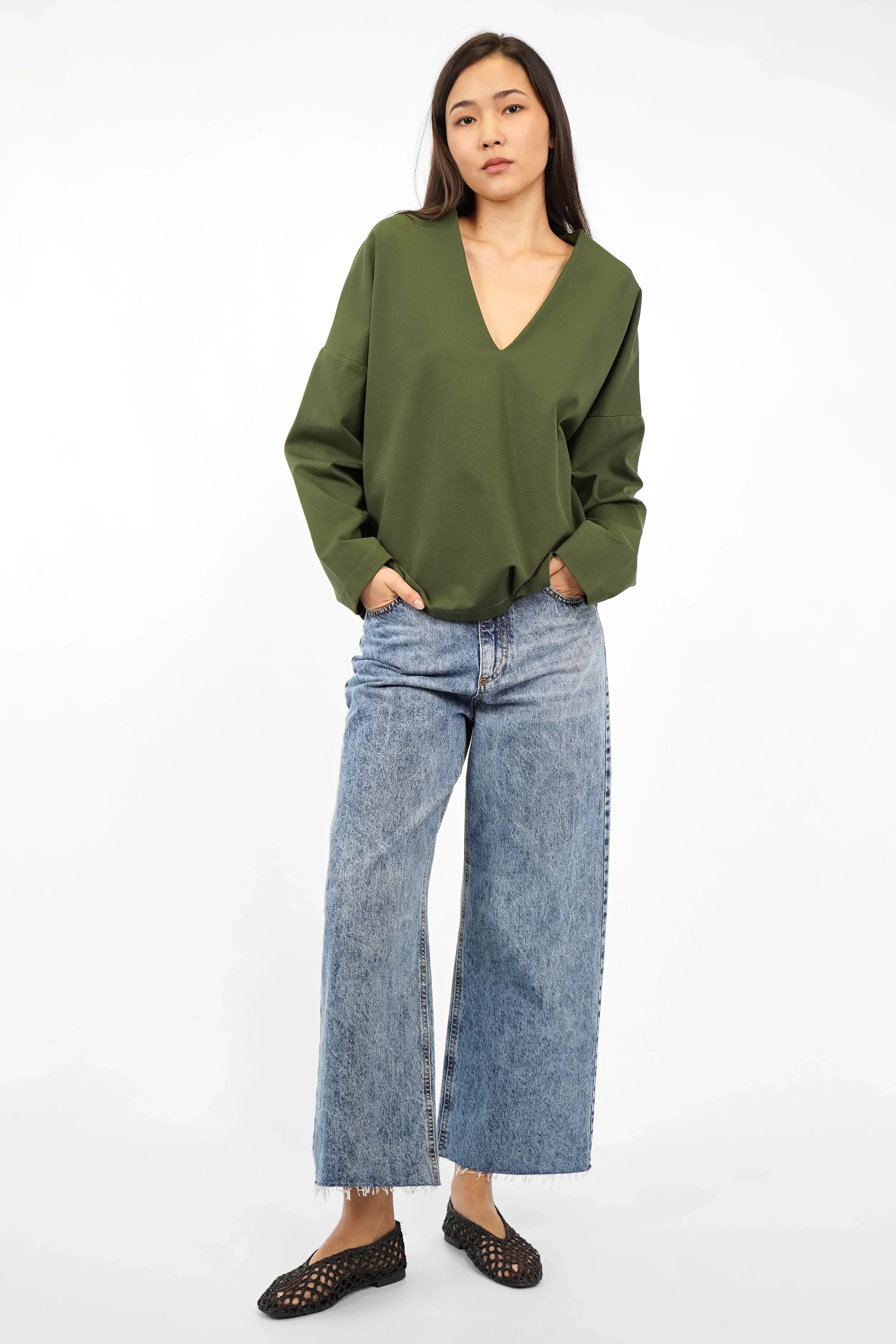 BERLEY Relaxed V-Neck Shirt in compact jersey material with V-neck and relaxed fit