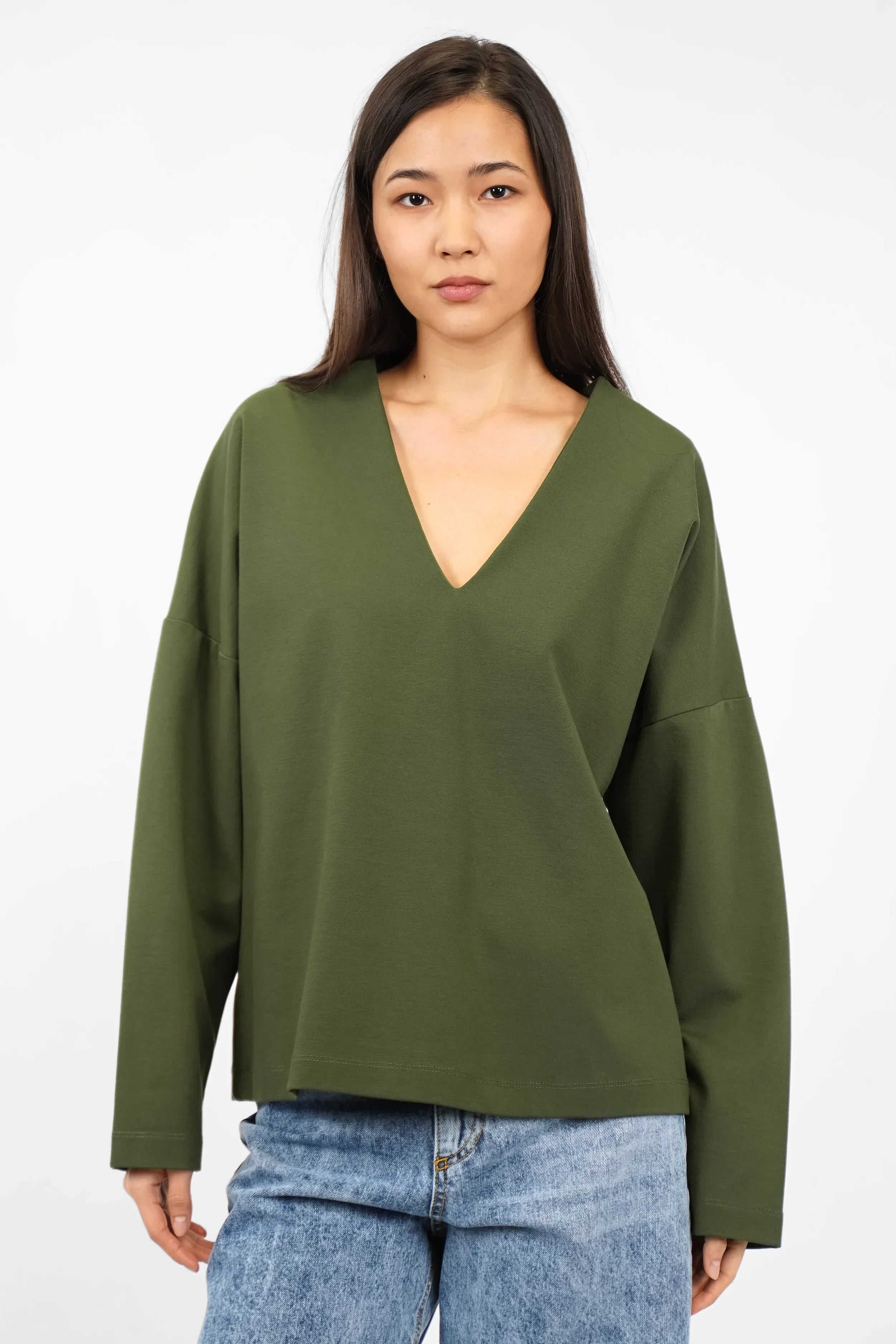 BERLEY Relaxed V-Neck Shirt in soft, wrinkle-resistant jersey with V-neck and relaxed fit