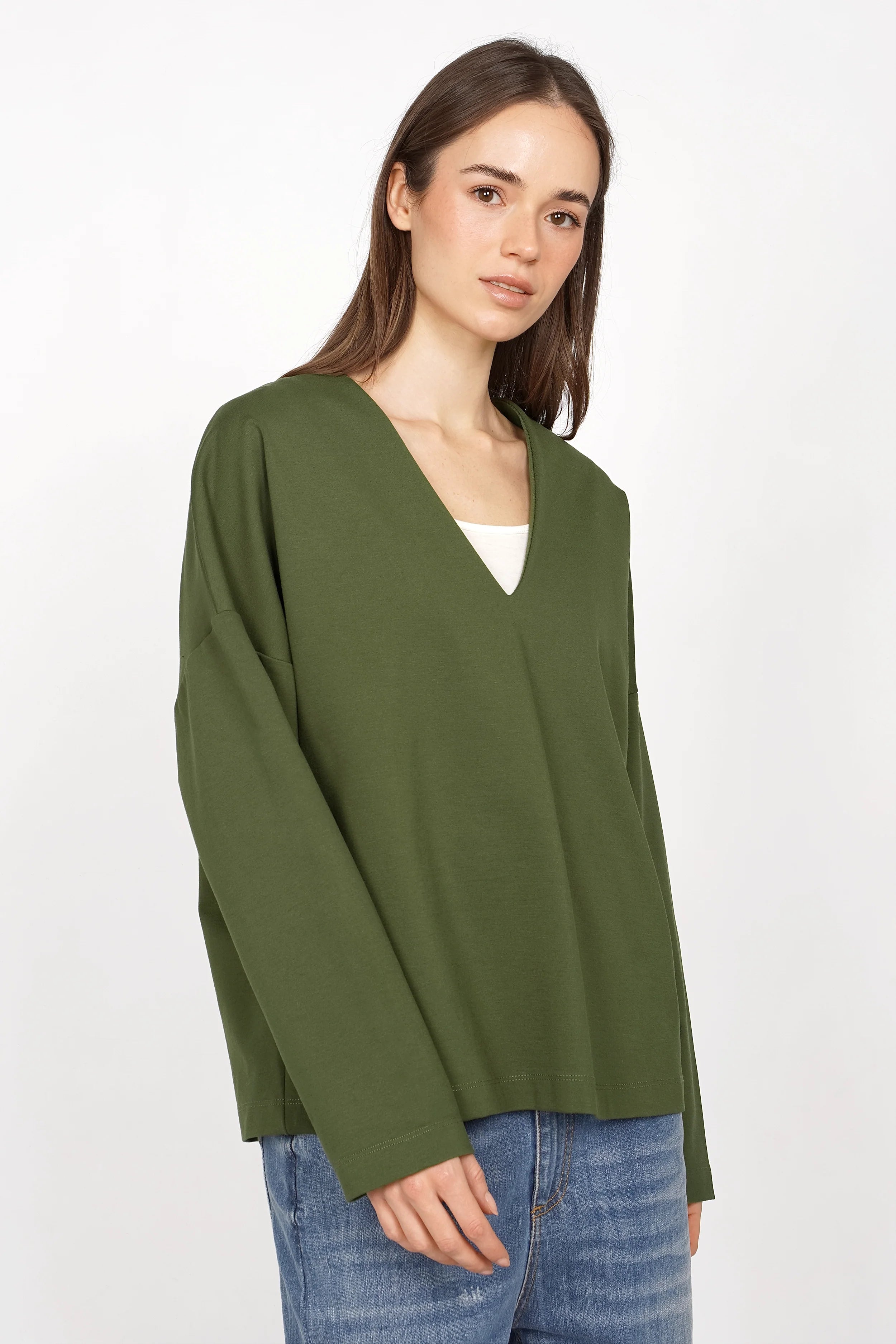 Grüne BERLEY Relaxed V-Neck Bluse aus weichem Jersey mit Viskose, V-Ausschnitt und überschnittenen Schultern