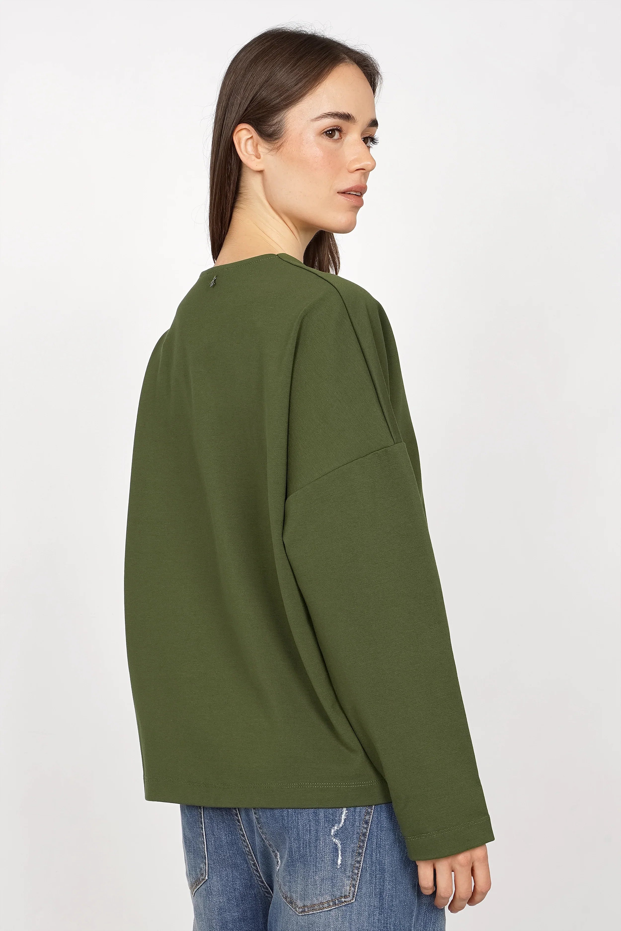 Damen BERLEY Relaxed V-Neck Bluse aus kompaktem Jersey mit Viskose, entspannt geschnitten, olivegrün, mit überschnittenen Schultern und verlängerter Rückenpartie