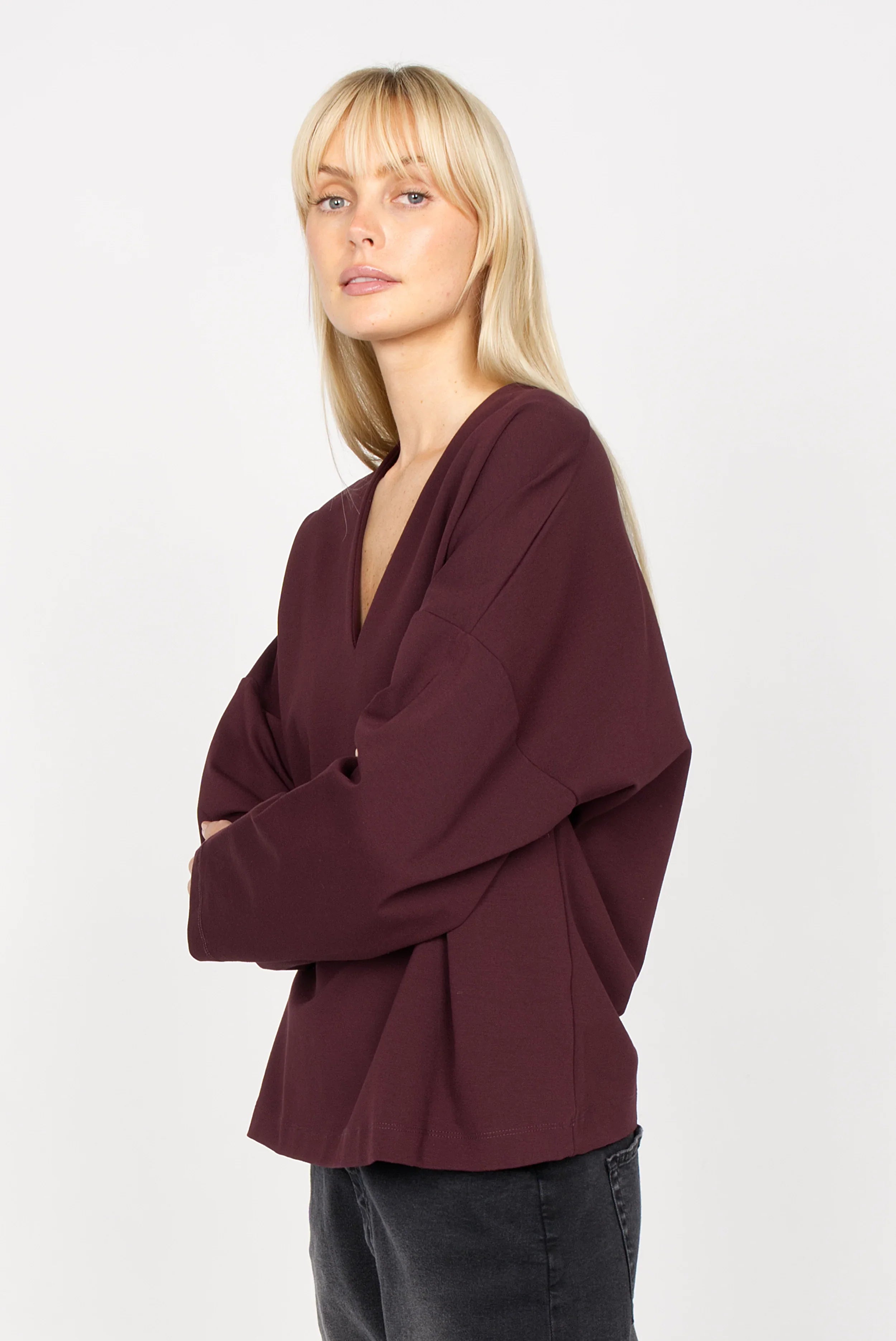 BERLEY Relaxed V-Neck Bluse aus weichem, formstabilem Jersey mit V-Ausschnitt und legerer Passform in dunklem Burgunderton