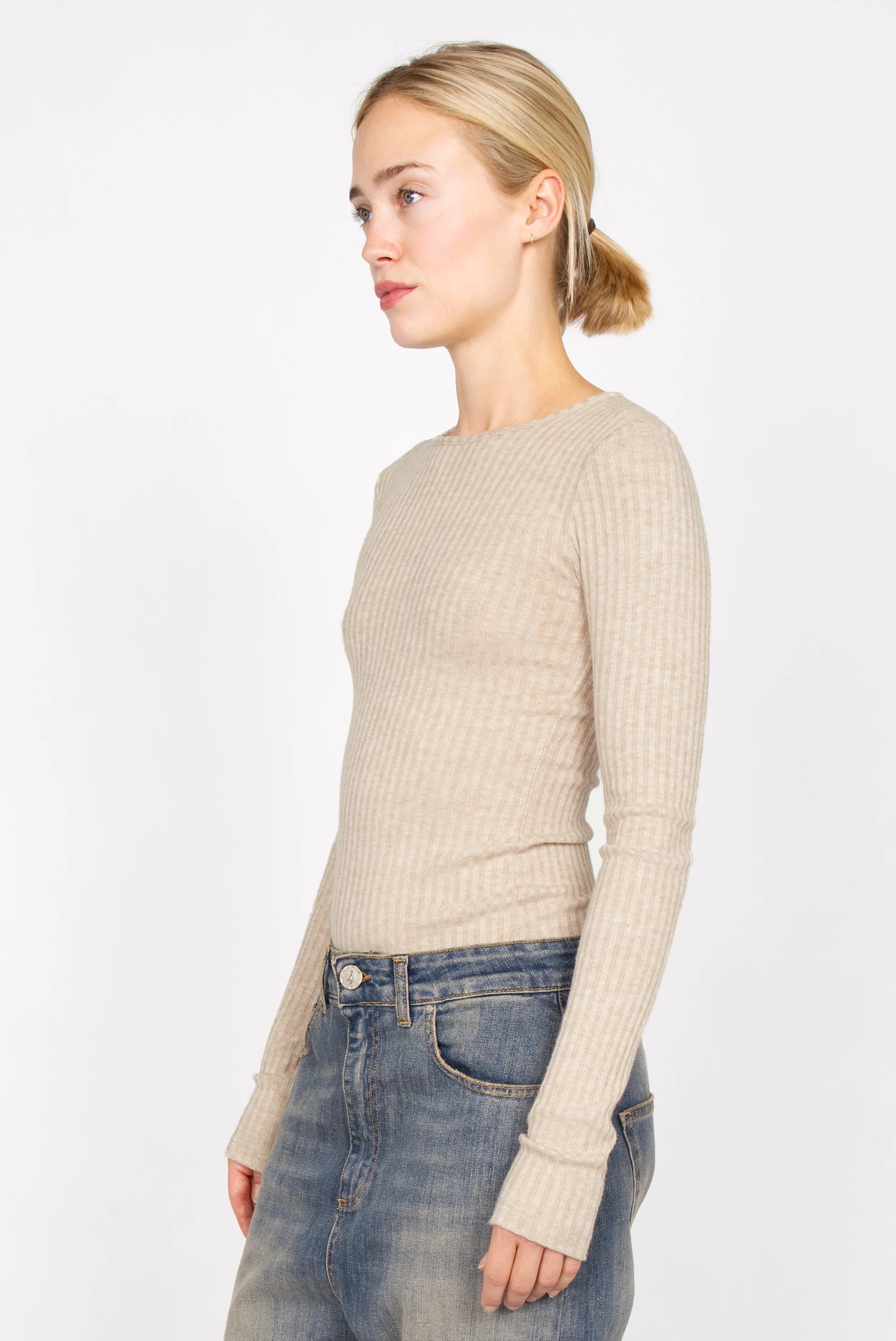 BETTIE Longsleeve beige slim fit feinstrick ribbed top with long sleeves and round neckline