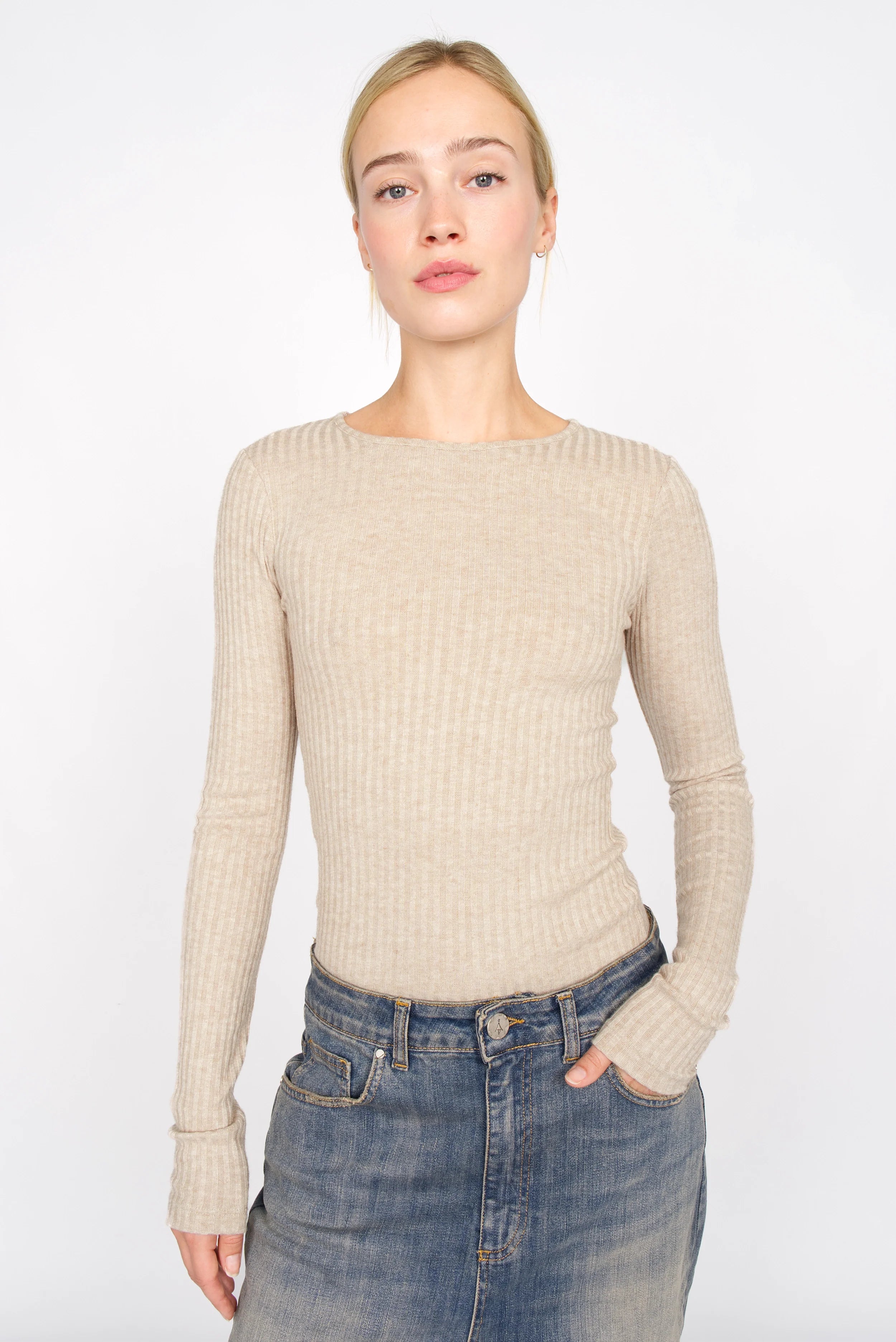 BETTIE Longsleeve beige slim fit ribbed fine knit with extra long sleeves