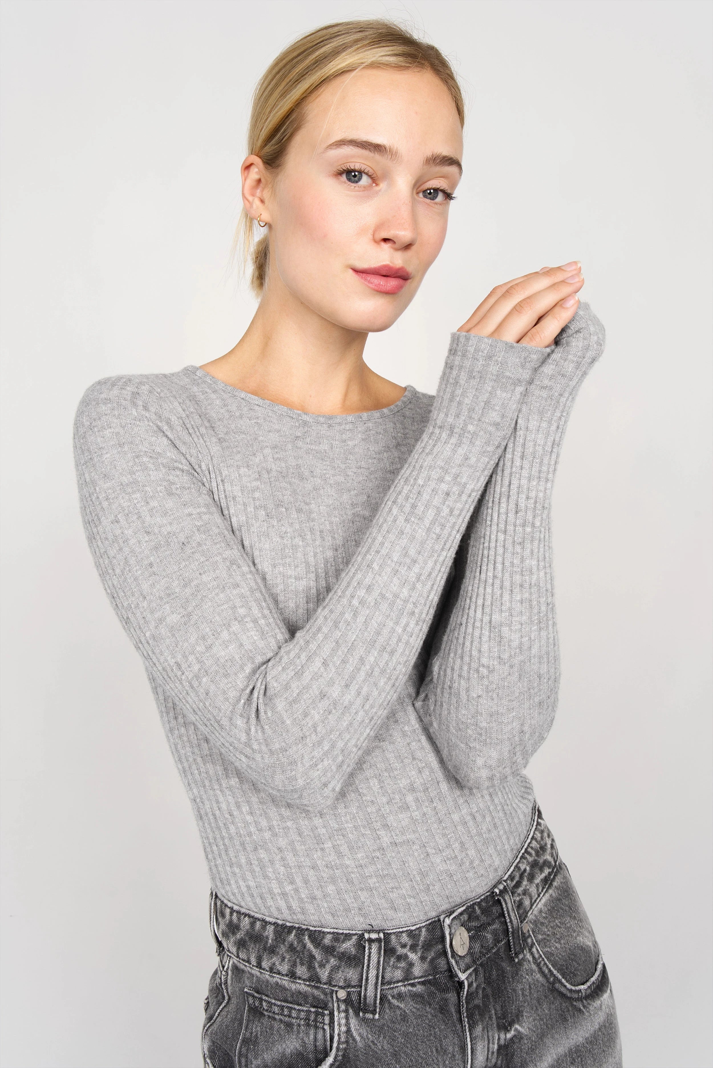 BETTIE Longsleeve feinstrick-ripp grau slim fit mit extra langen ärmeln