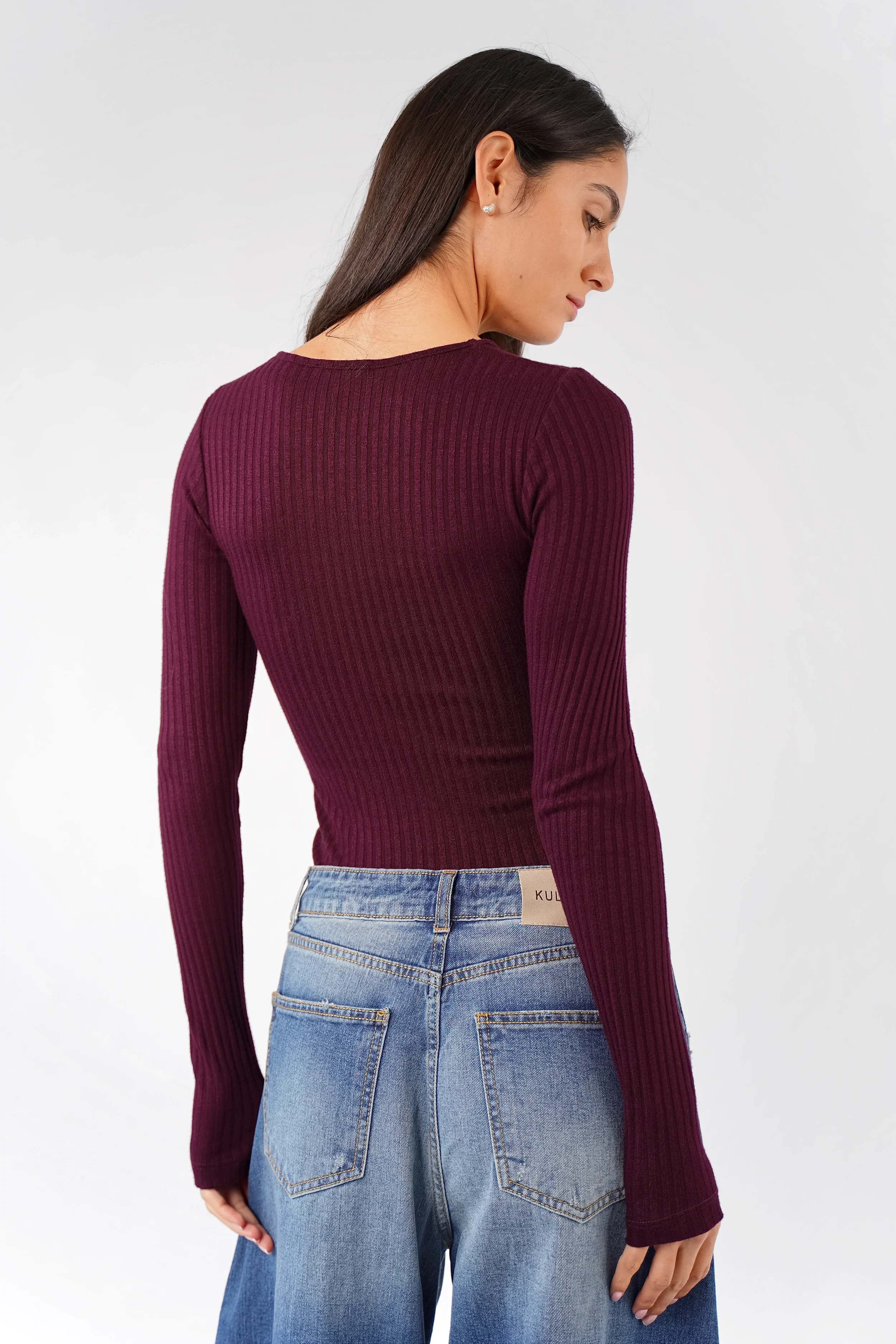 BETTIE Longsleeve figurnahes Feinstrick-Ripp Longsleeve mit extra langen Ärmeln in Dunkelrot