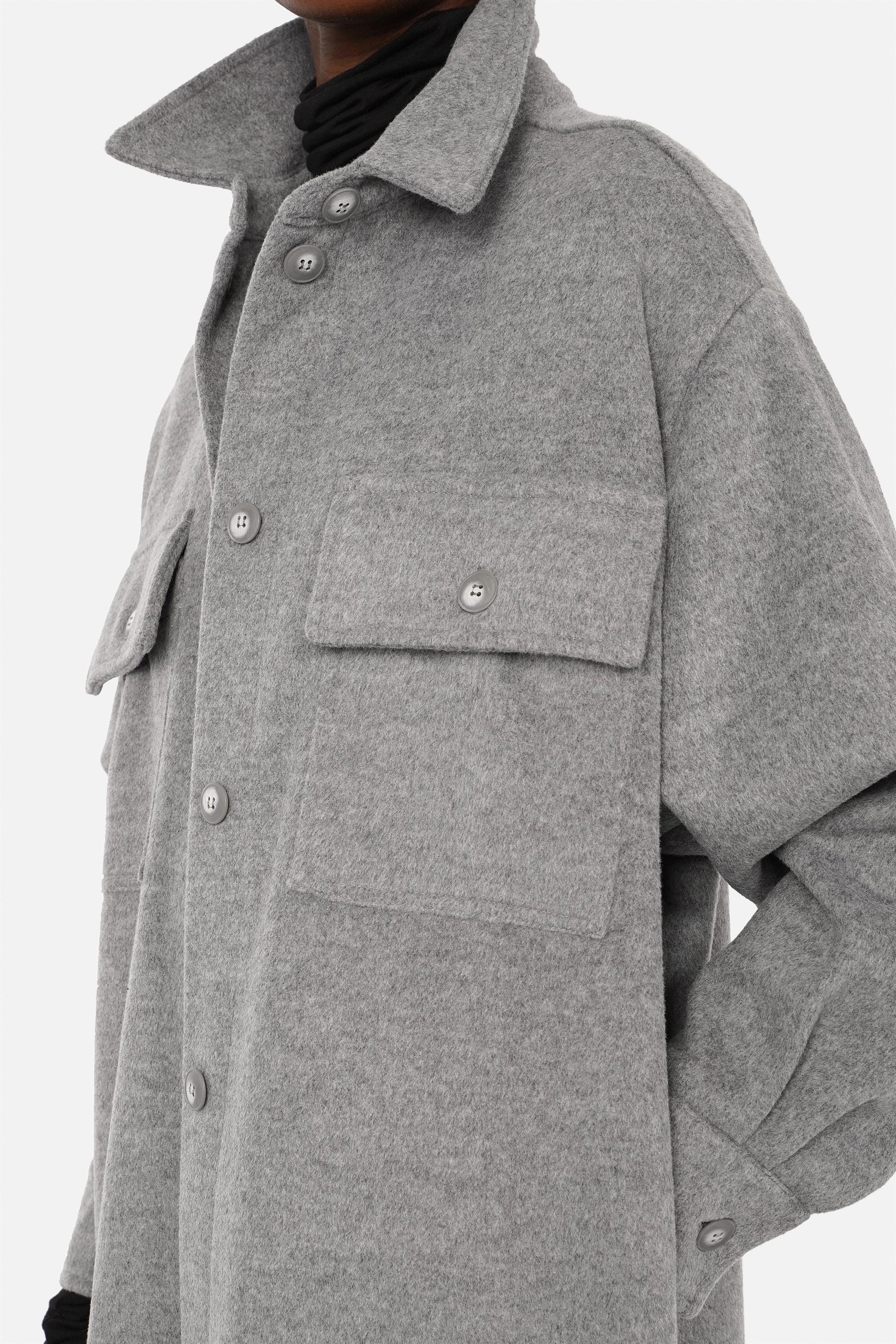 Maxi-Hemdmantel mit Wollanteil, weiche wärmende Qualität, oversized Fit, lange Silhouette, klassischer Hemdkragen, Knopfleiste, Brusttaschen und Seitentaschen