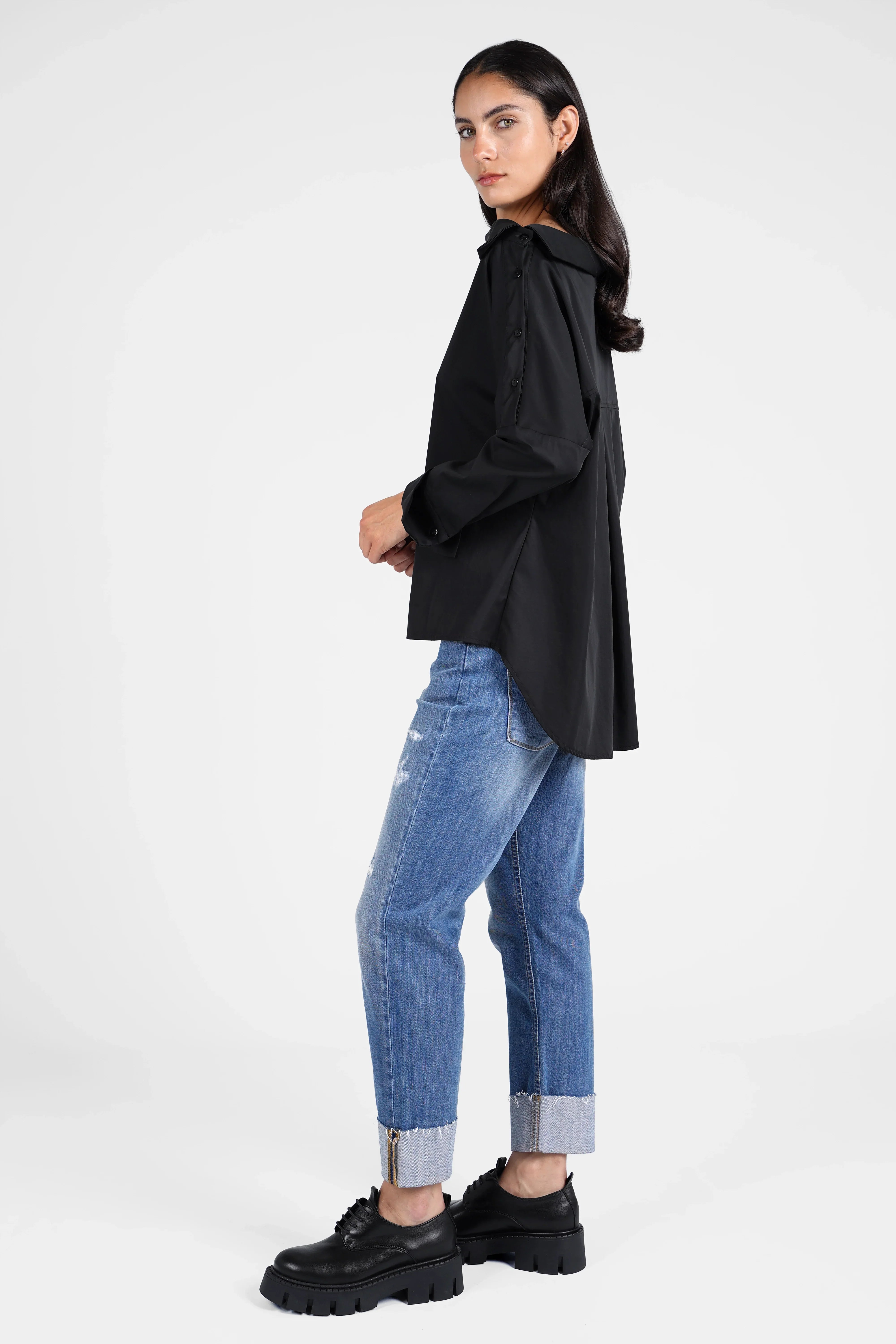 Boni asymmetrische Bluse schwarzer One-Shoulder Look mit verlängertem Rücken und breiten Manschetten