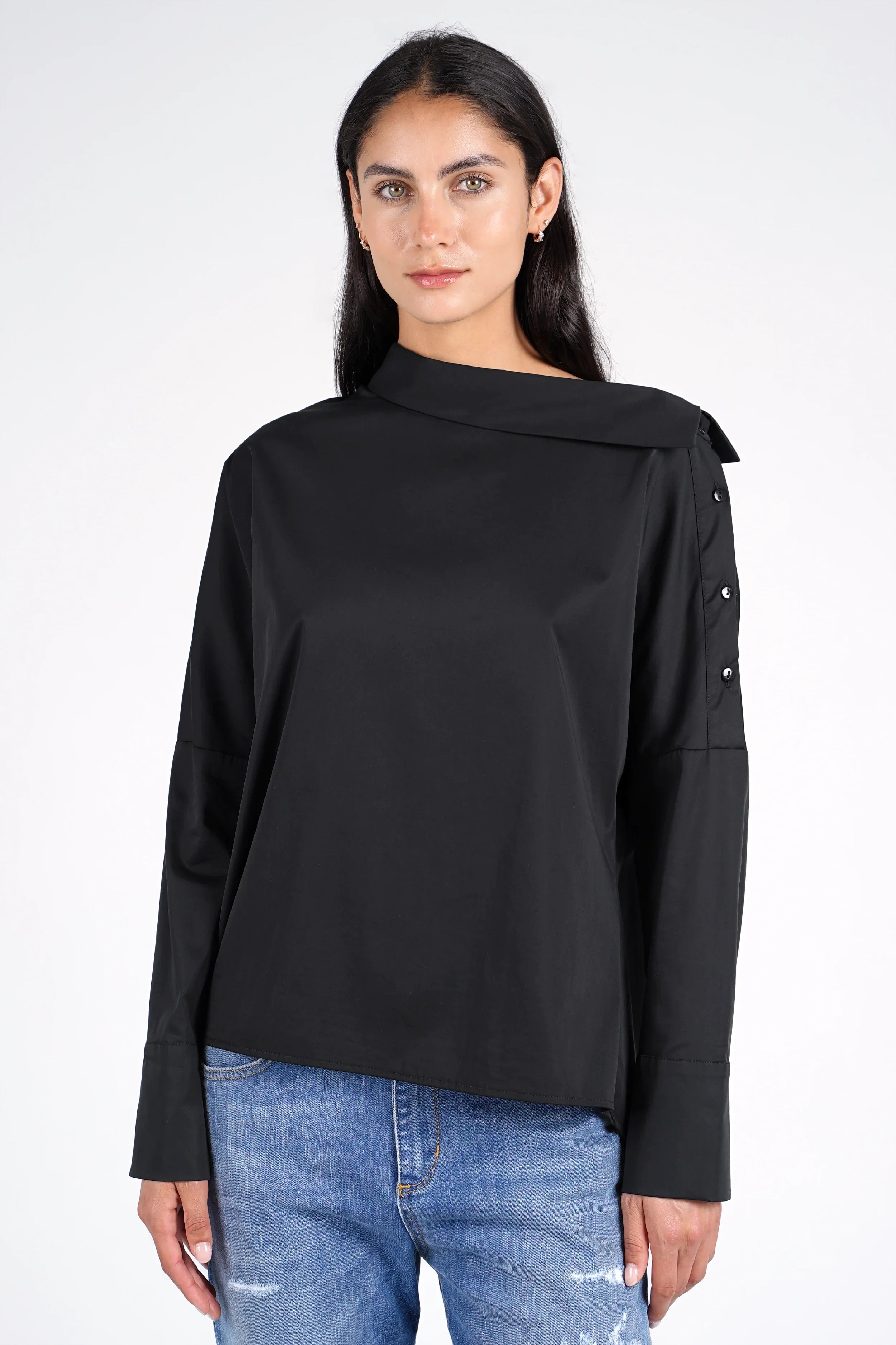 Boni Asymmetrische Bluse schwarz mit One-Shoulder-Design und breiten Manschetten