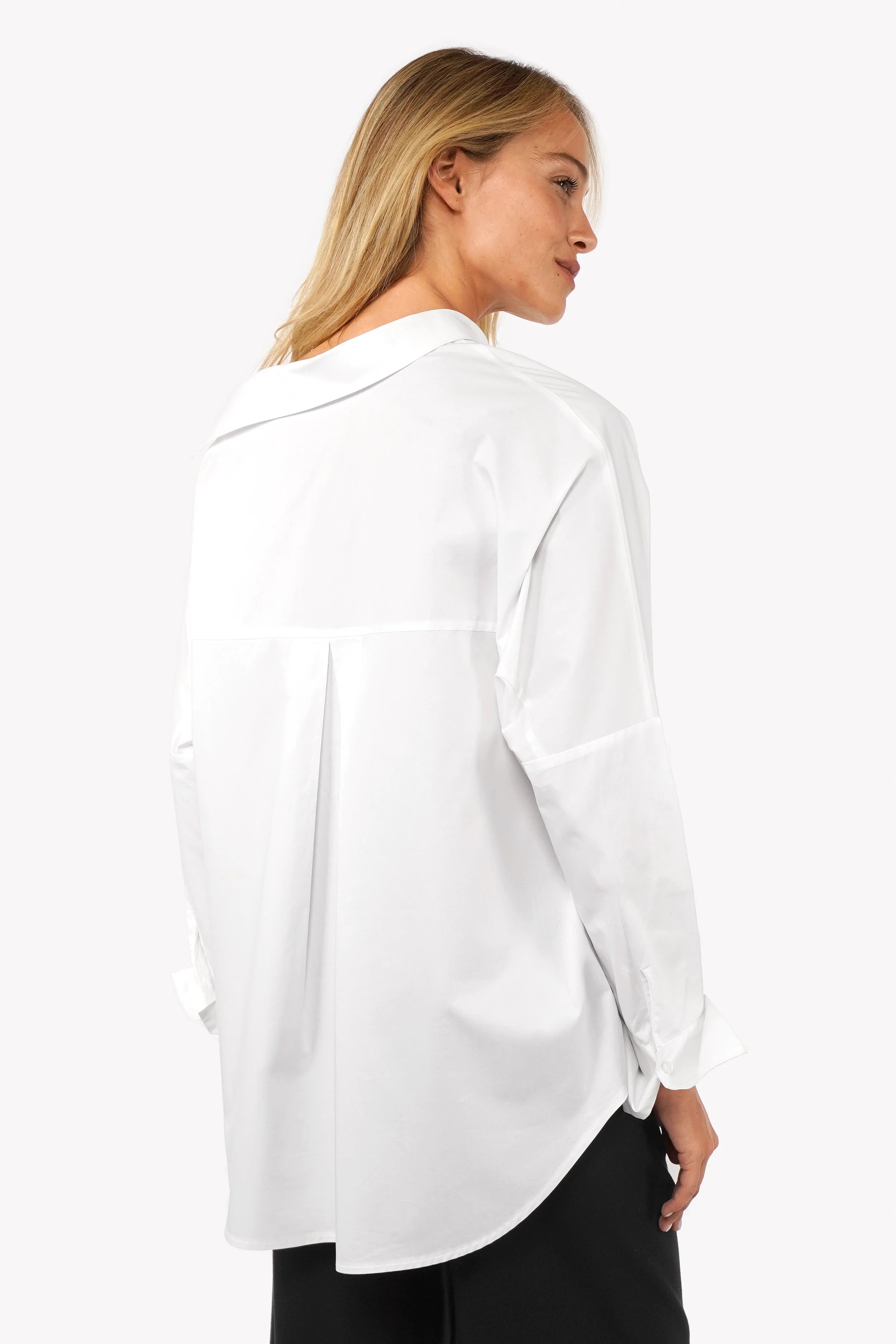 Asymmetrische One Shoulder Bluse aus Baumwollmix mit Knopfleiste und verstellbarem Tragekomfort