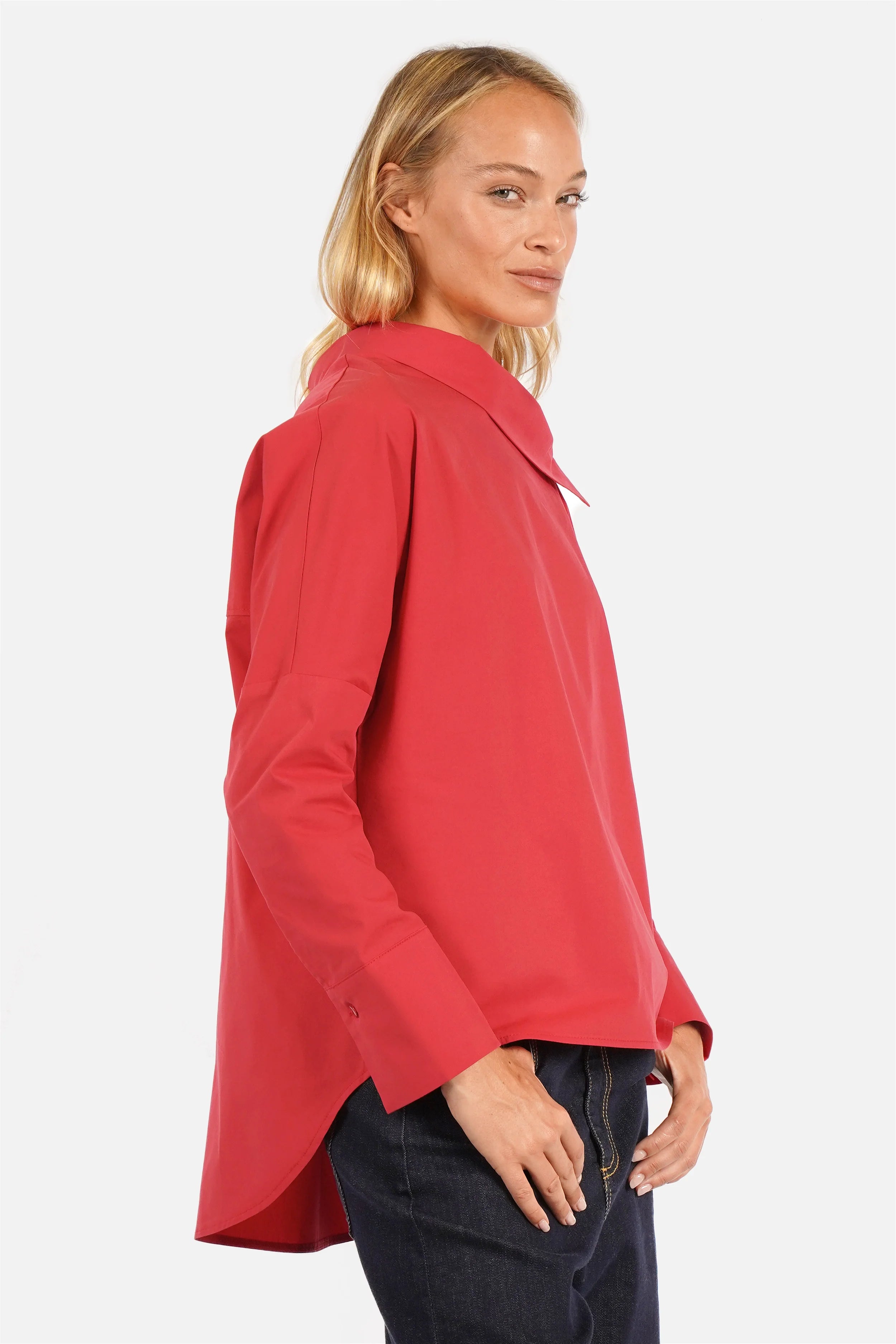 Asymmetrische One Shoulder Bluse aus Baumwollmix mit Knopfleiste und verlängertem Rücken