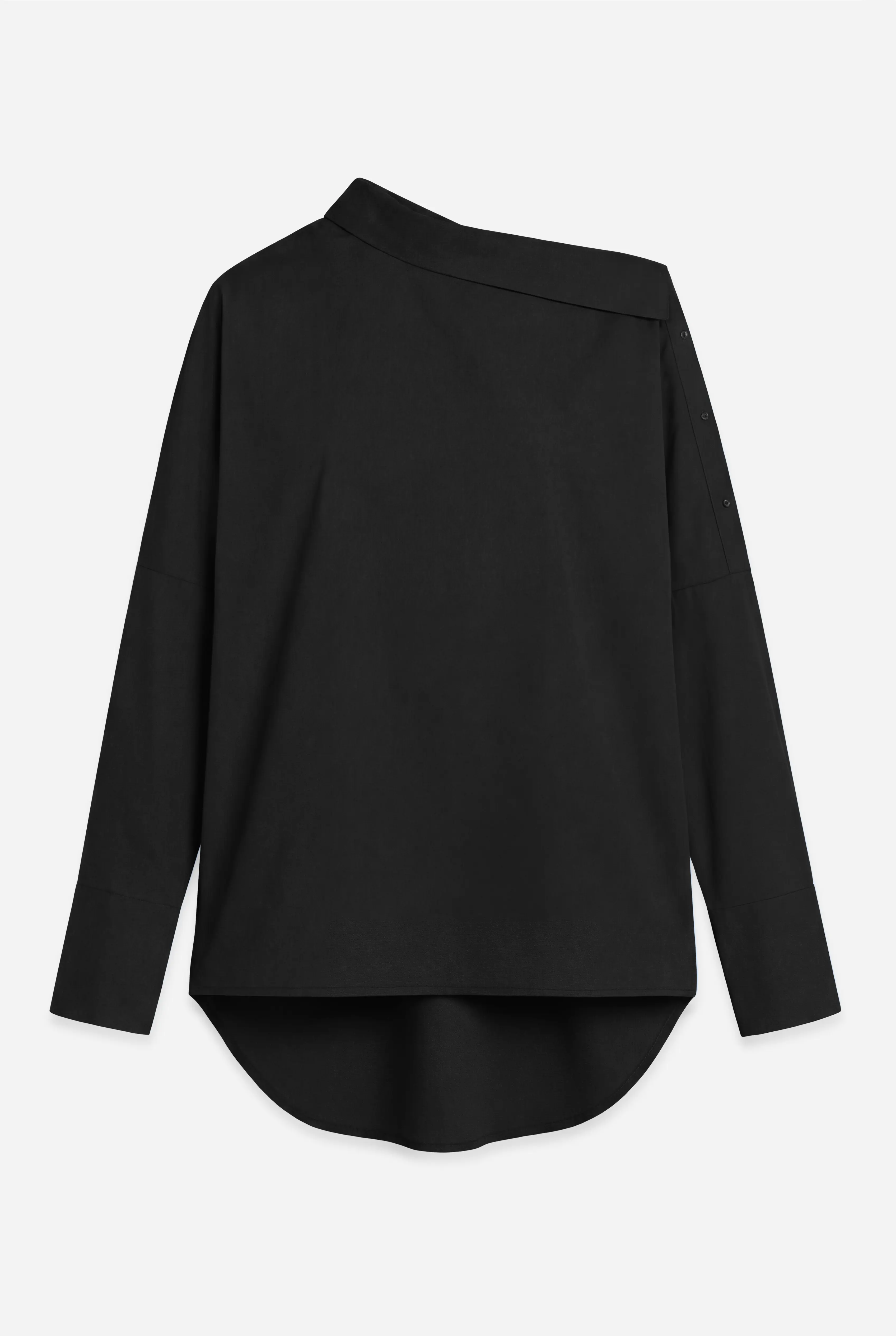 Asymmetrische One Shoulder Bluse aus glattem Baumwollmix mit Knopfleiste und breiten Manschetten im relaxed fit