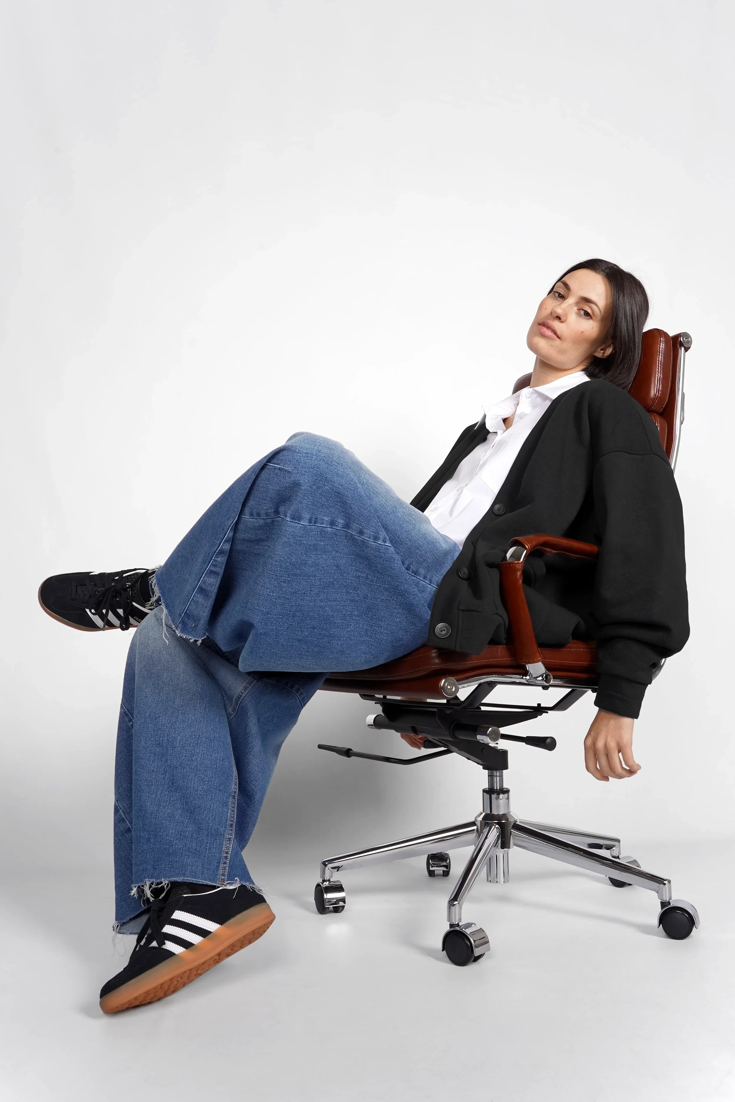 Relaxed Fit Sweatjacke in softem Material mit Knopfleiste und aufgesetzten Taschen