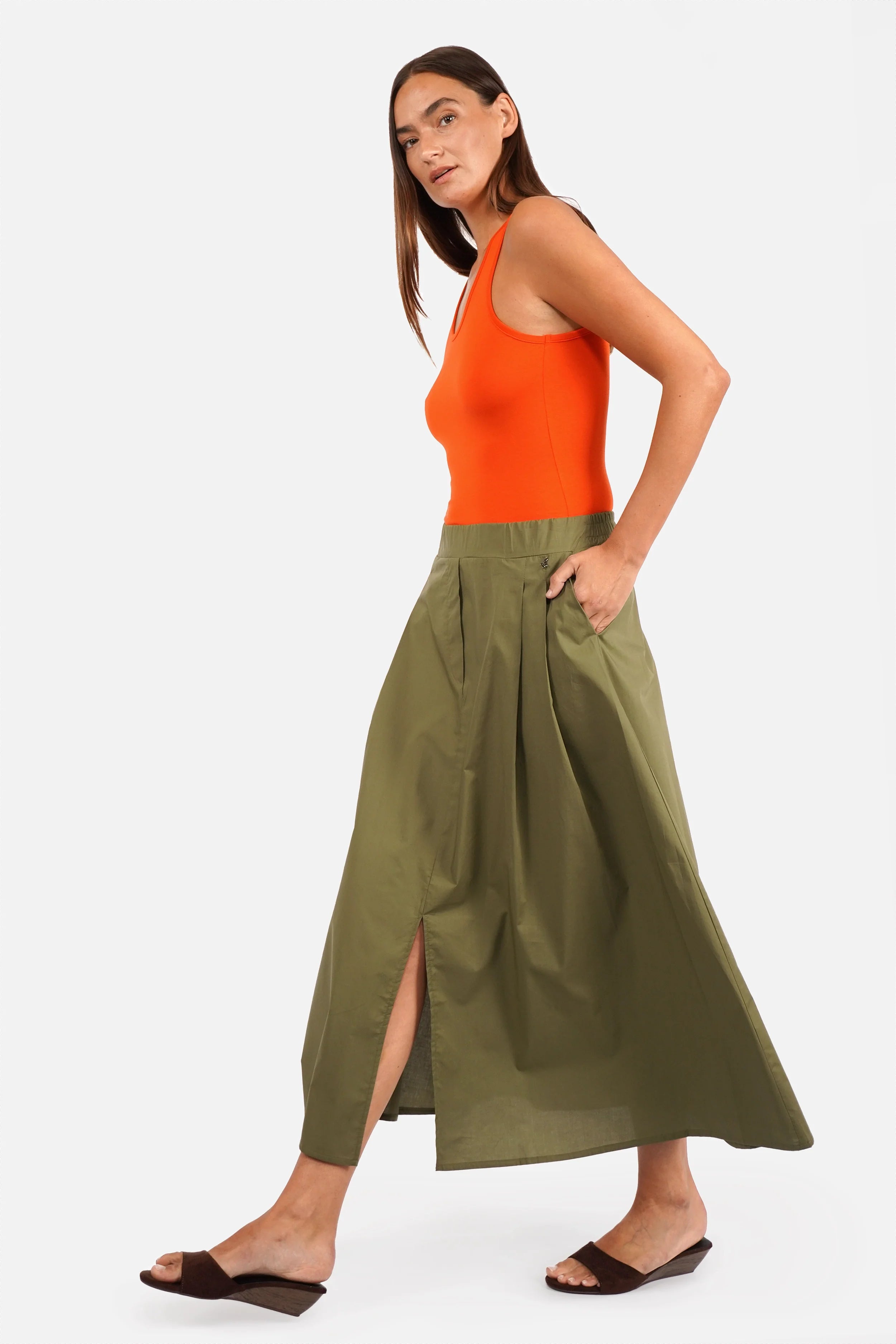 Leichter CHIKY Popeline Rock mit elastischem Bund und seitlichen Taschen in A-Linie, midi Länge, relaxed fit