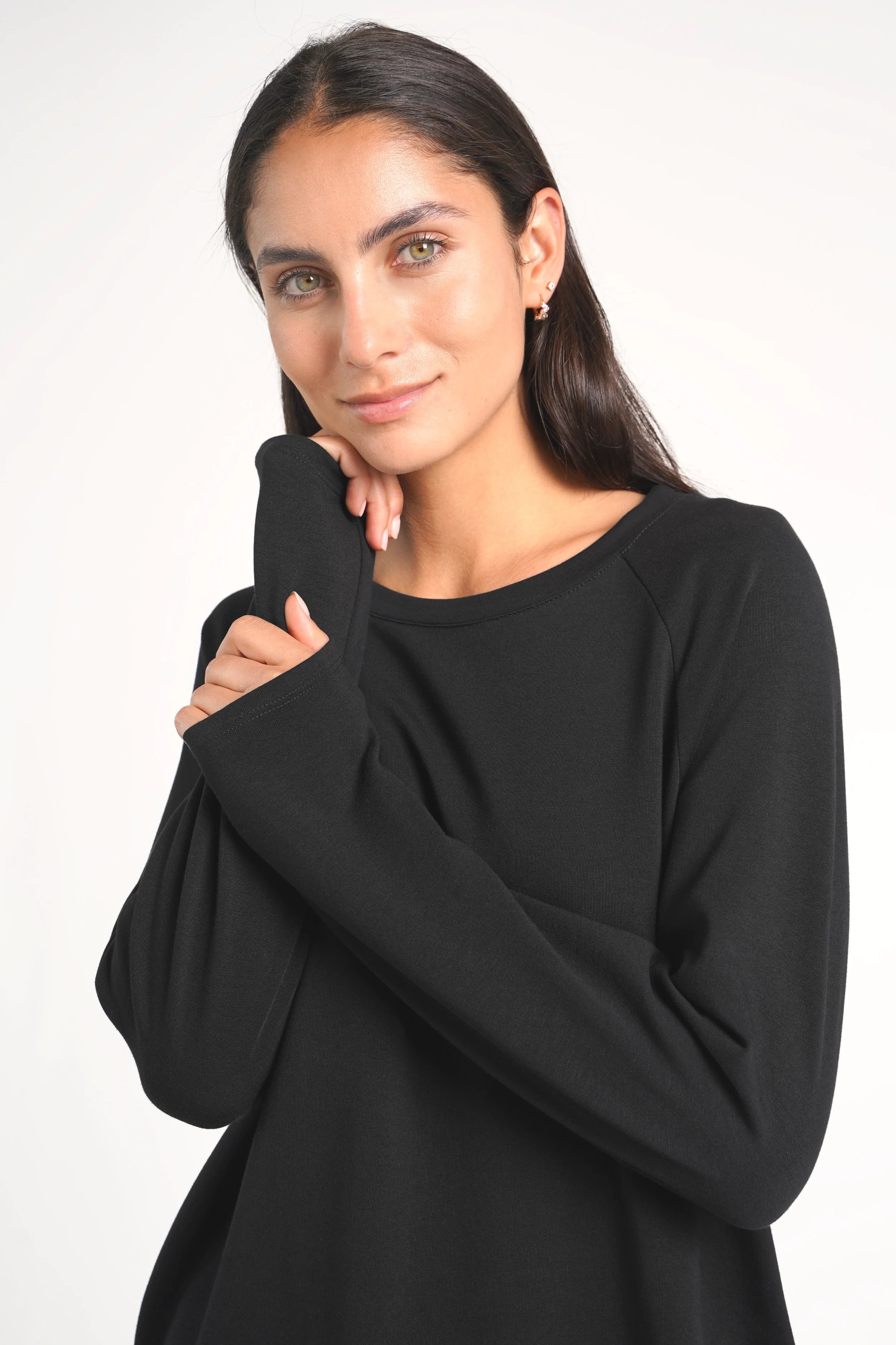 Schwarzes DANA Sweatkleid mit Rundhalsausschnitt und angenehmer Baumwolle in Regular Fit